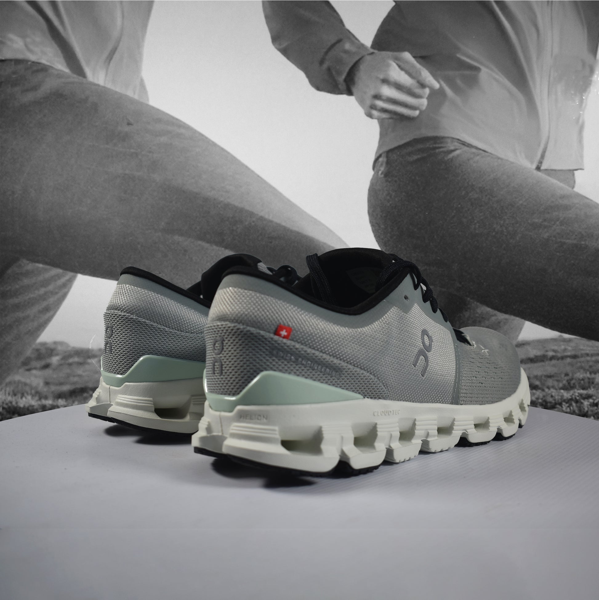 On Cloud X 4 Mens Training Shoes - Durban Runner 7 / Tin - Iceberg