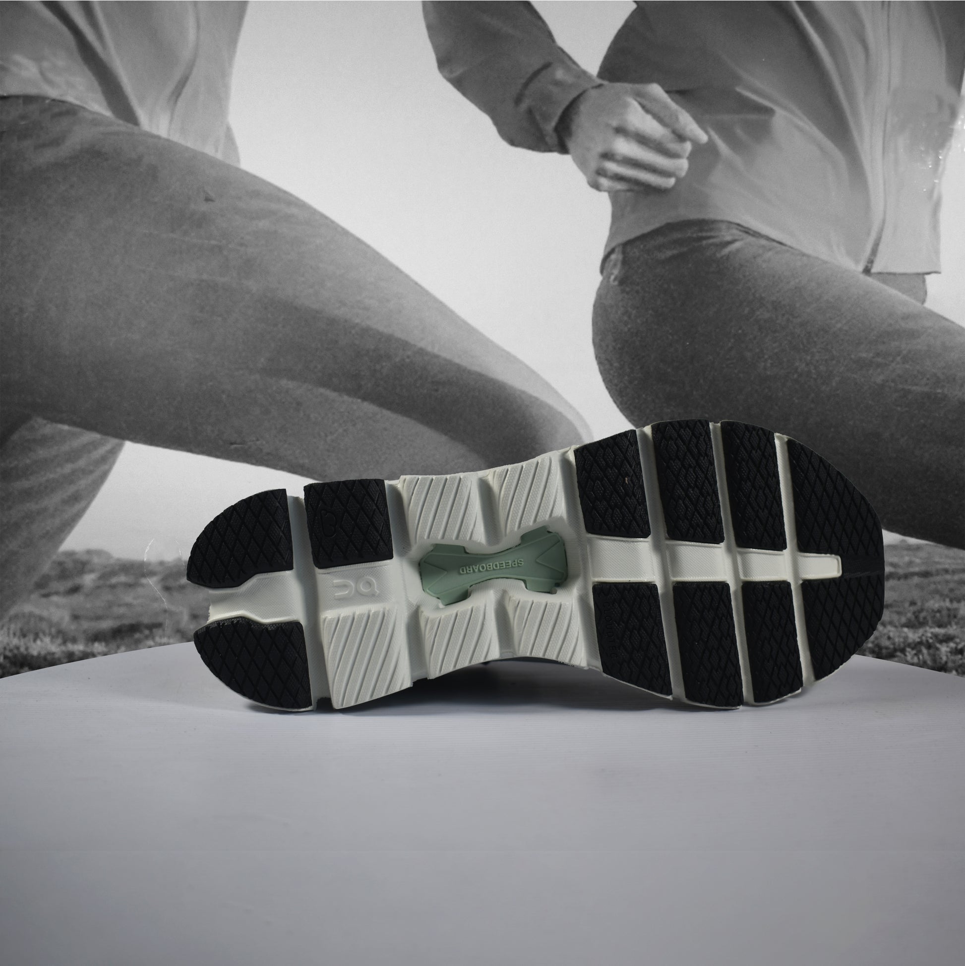 On Cloud X 4 Mens Training Shoes - Durban Runner 7 / Tin - Iceberg