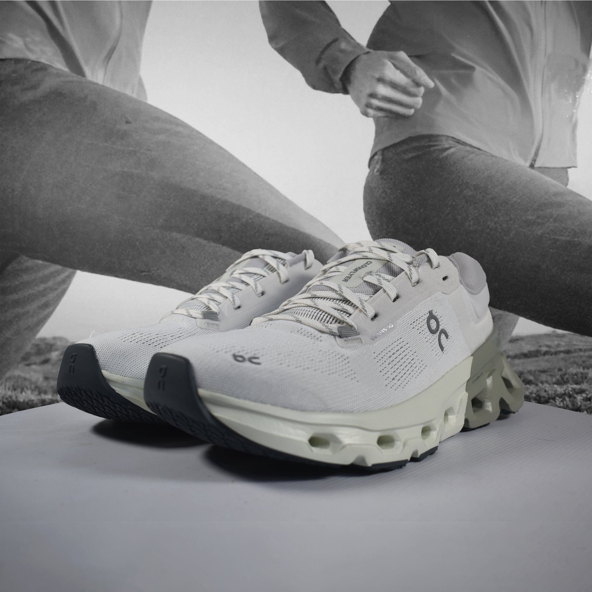 On Cloud Cloudflyer 5 Mens Running Shoes - Durban Runner 7 / Ivory - Tin