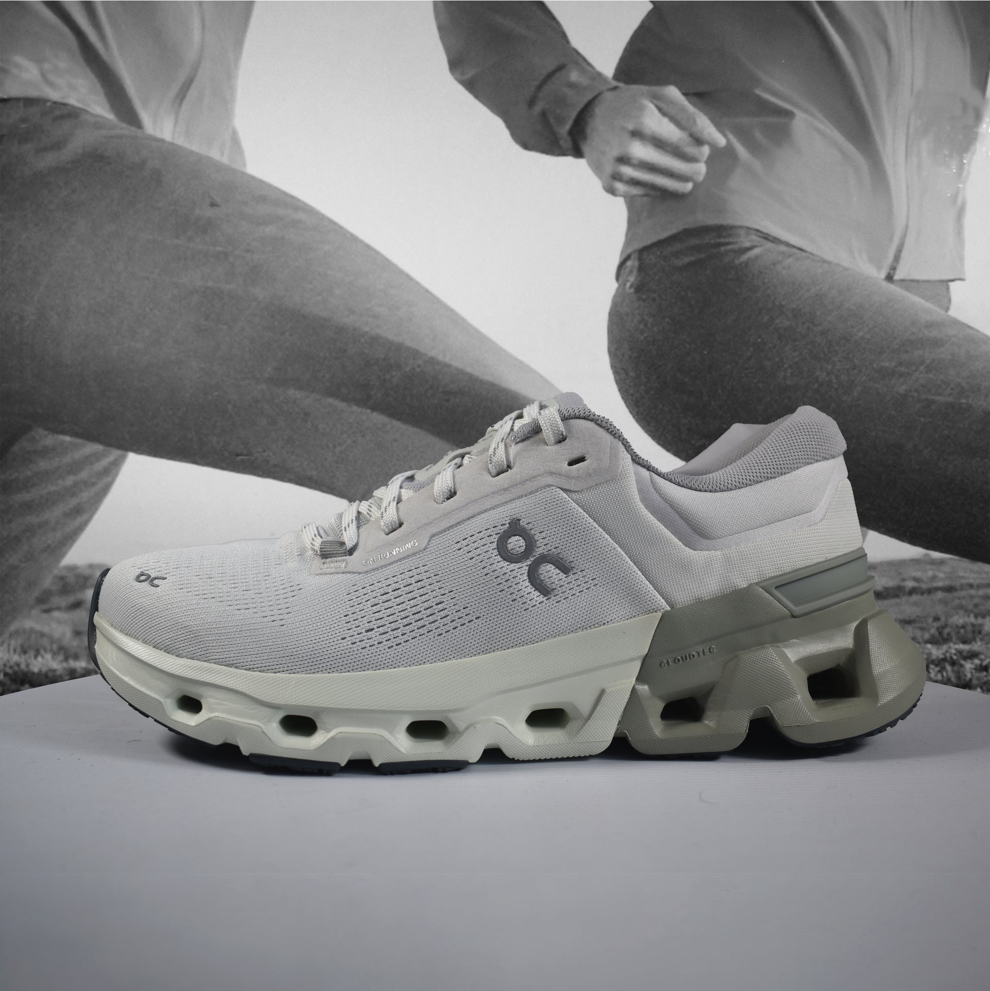 On Cloud Cloudflyer 5 Mens Running Shoes - Durban Runner 7 / Ivory - Tin