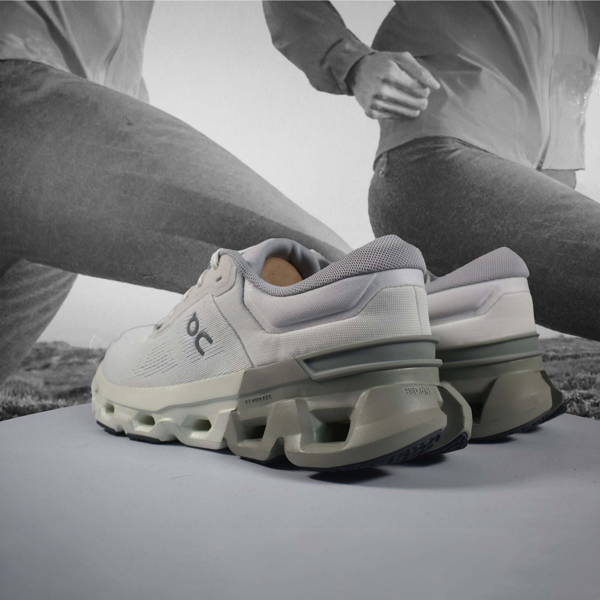 On Cloud Cloudflyer 5 Mens Running Shoes - Durban Runner 7 / Ivory - Tin