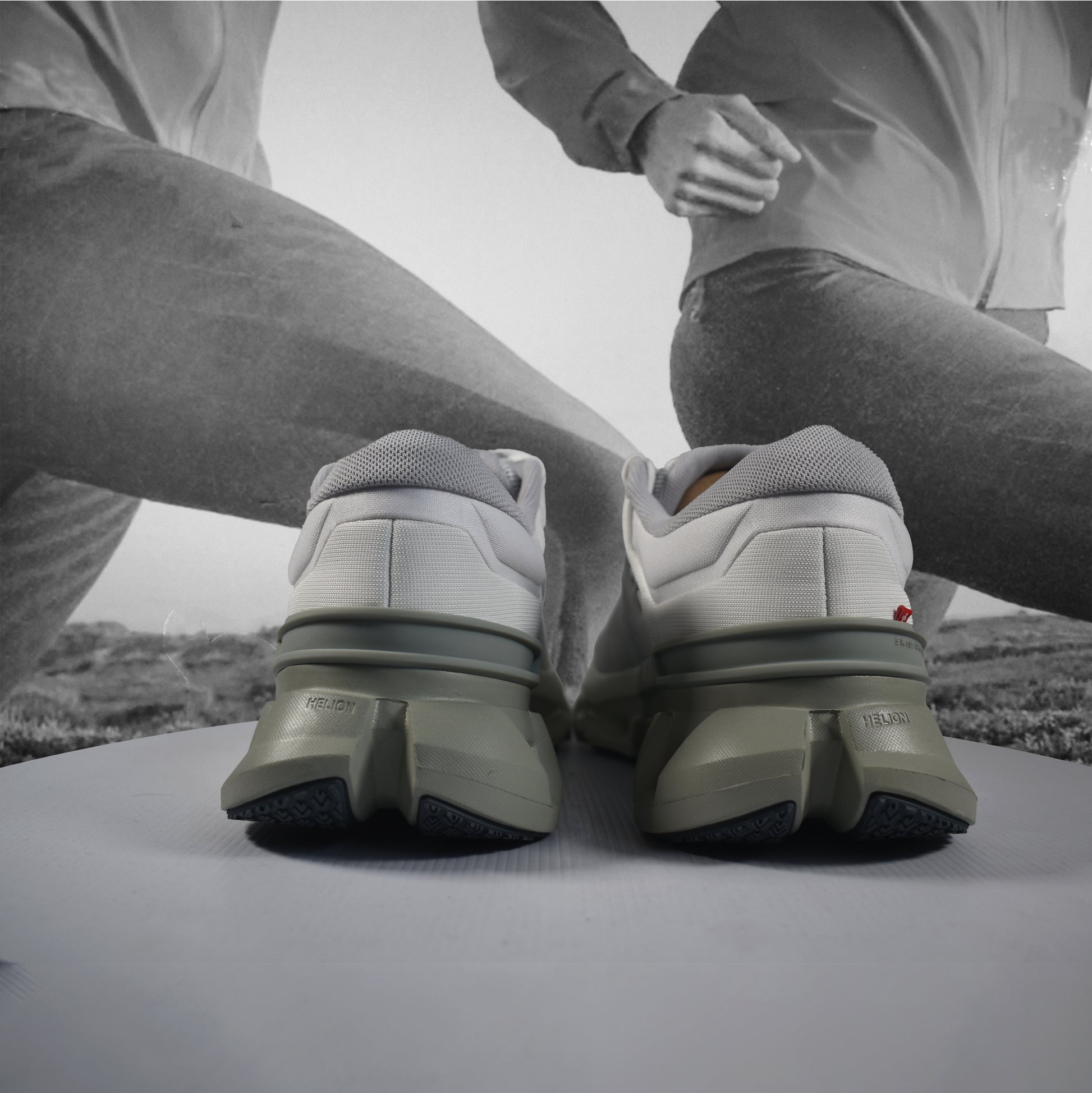 On Cloud Cloudflyer 5 Mens Running Shoes - Durban Runner 7 / Ivory - Tin
