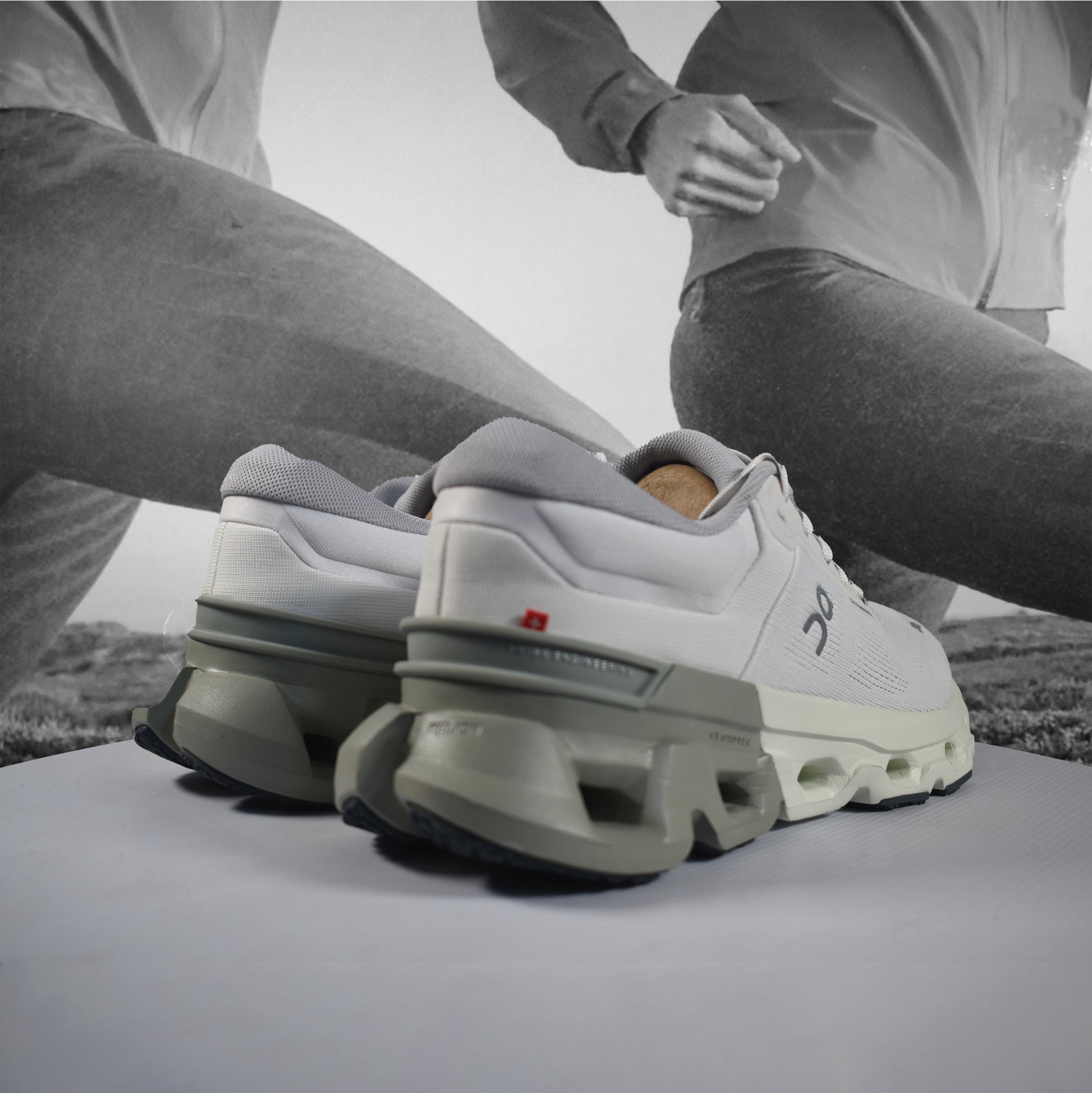 On Cloud Cloudflyer 5 Mens Running Shoes - Durban Runner 7 / Ivory - Tin