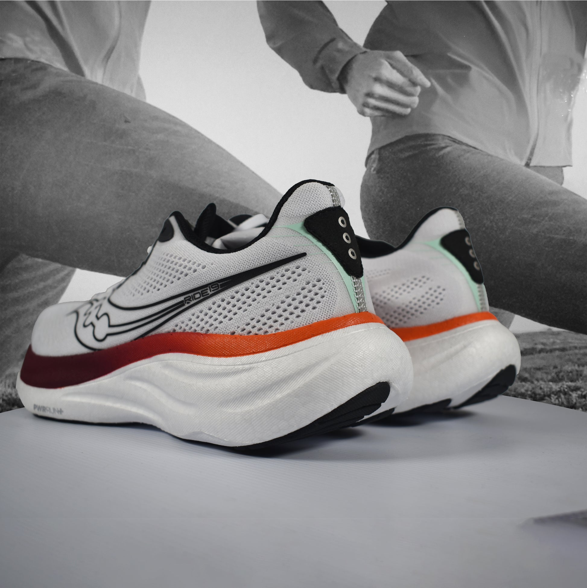 Saucony Ride 19 Mens Road Running Shoe - Durban Runner White Crimson / 8