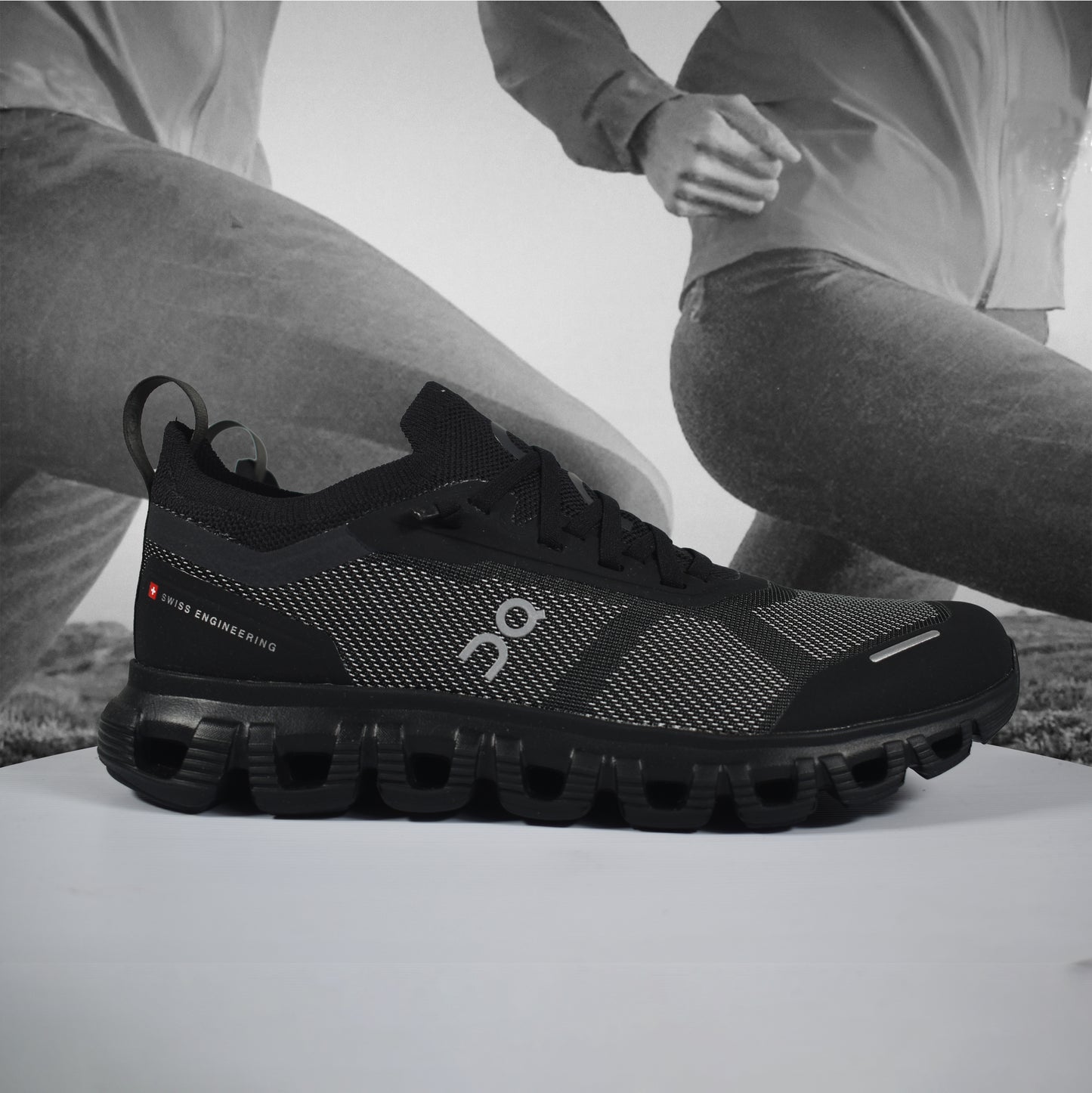 On Cloud 6 Versa Mens Running Shoe - Durban Runner Black | Eclipse / 9.5