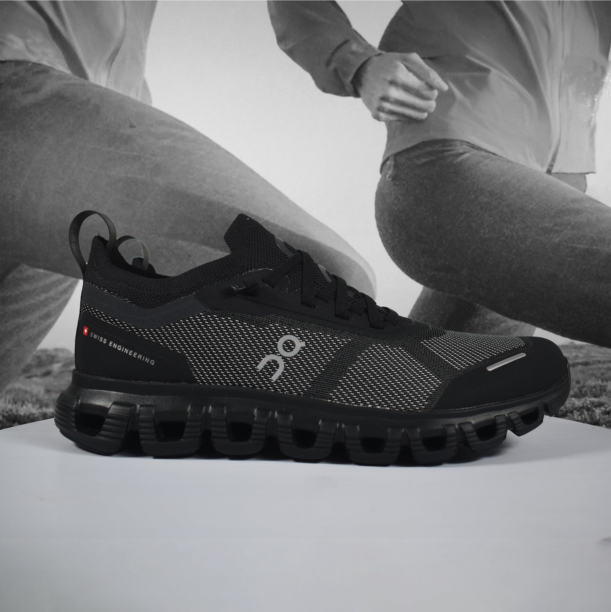 On Cloud 6 Versa Mens Running Shoe - Durban Runner Black | Eclipse / 9.5