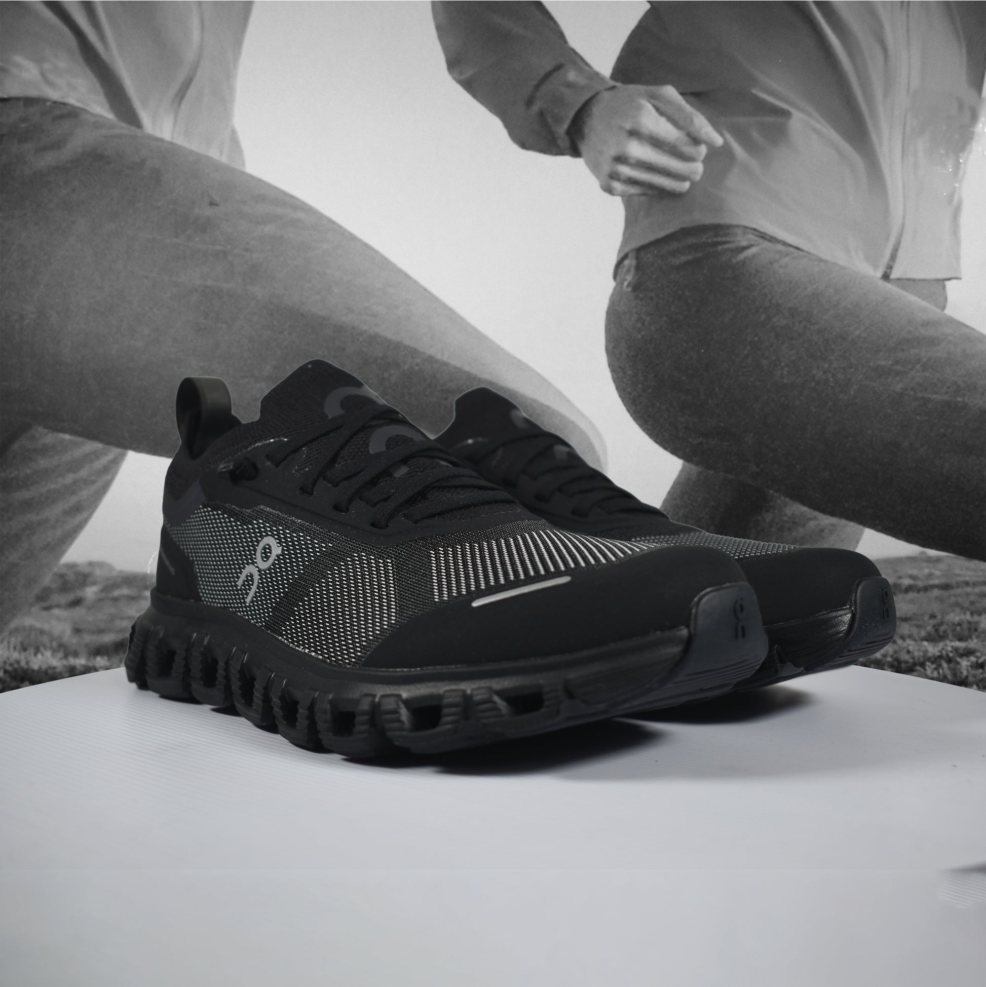 On Cloud 6 Versa Mens Running Shoe - Durban Runner Black | Eclipse / 9.5