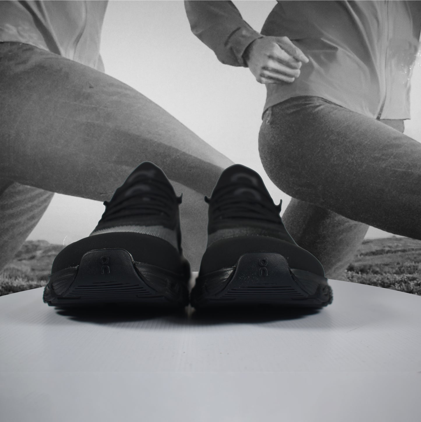 On Cloud 6 Versa Mens Running Shoe - Durban Runner Black | Eclipse / 9.5