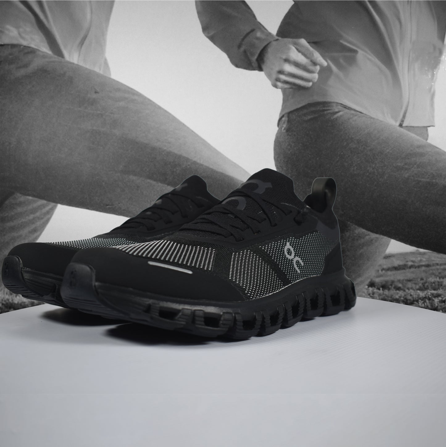 On Cloud 6 Versa Mens Running Shoe - Durban Runner Black | Eclipse / 9.5