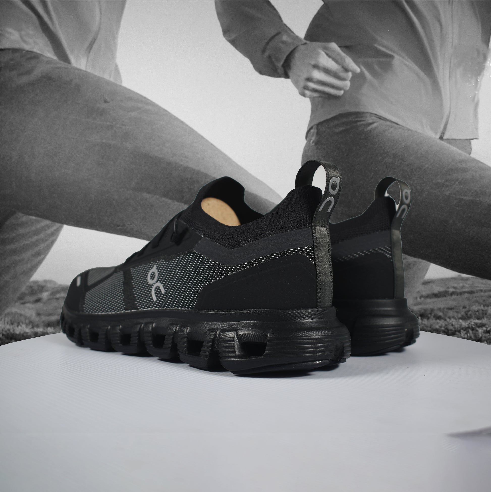 On Cloud 6 Versa Mens Running Shoe - Durban Runner Black | Eclipse / 9.5