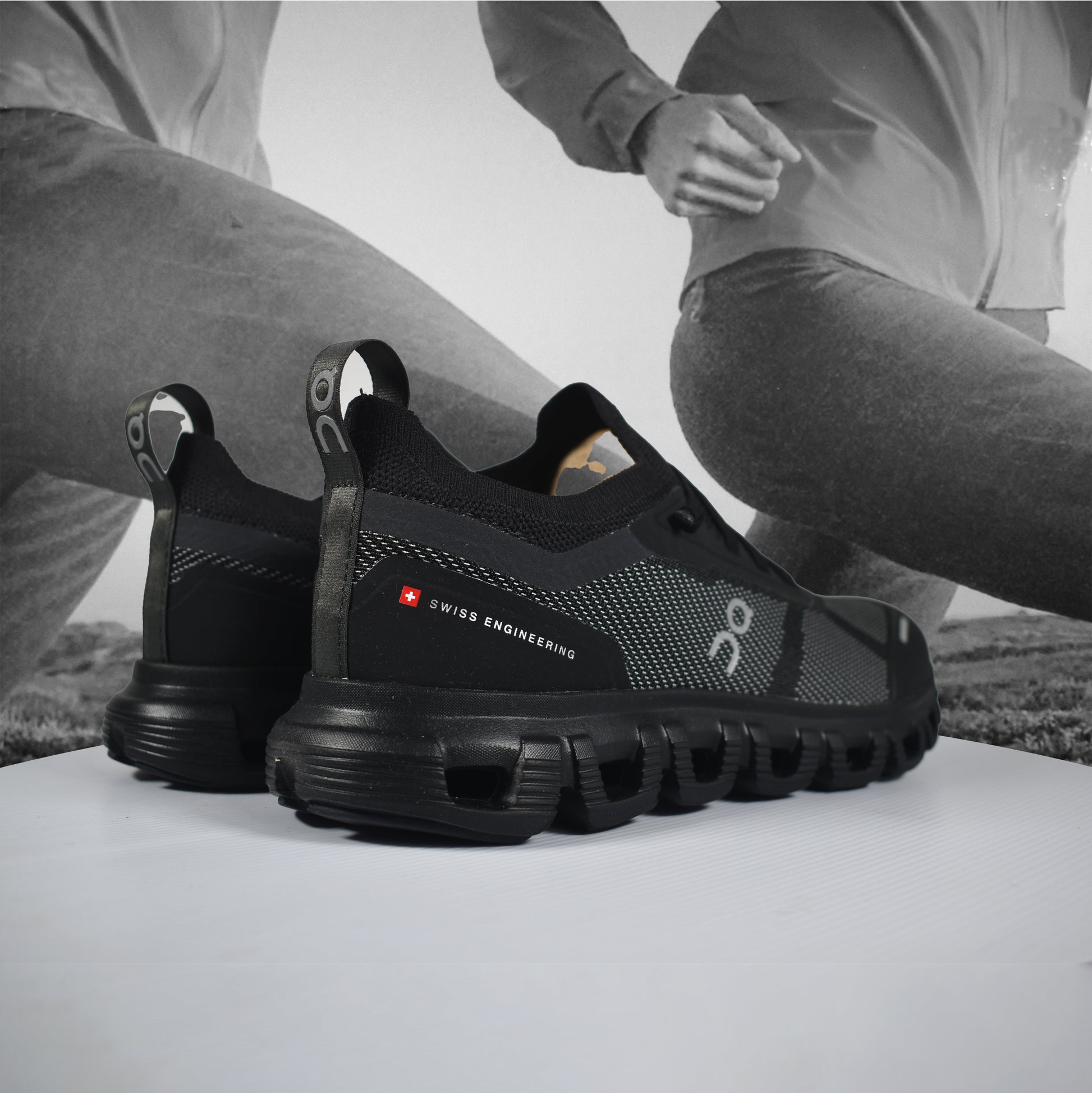 On Cloud 6 Versa Mens Running Shoe - Durban Runner Black | Eclipse / 9.5
