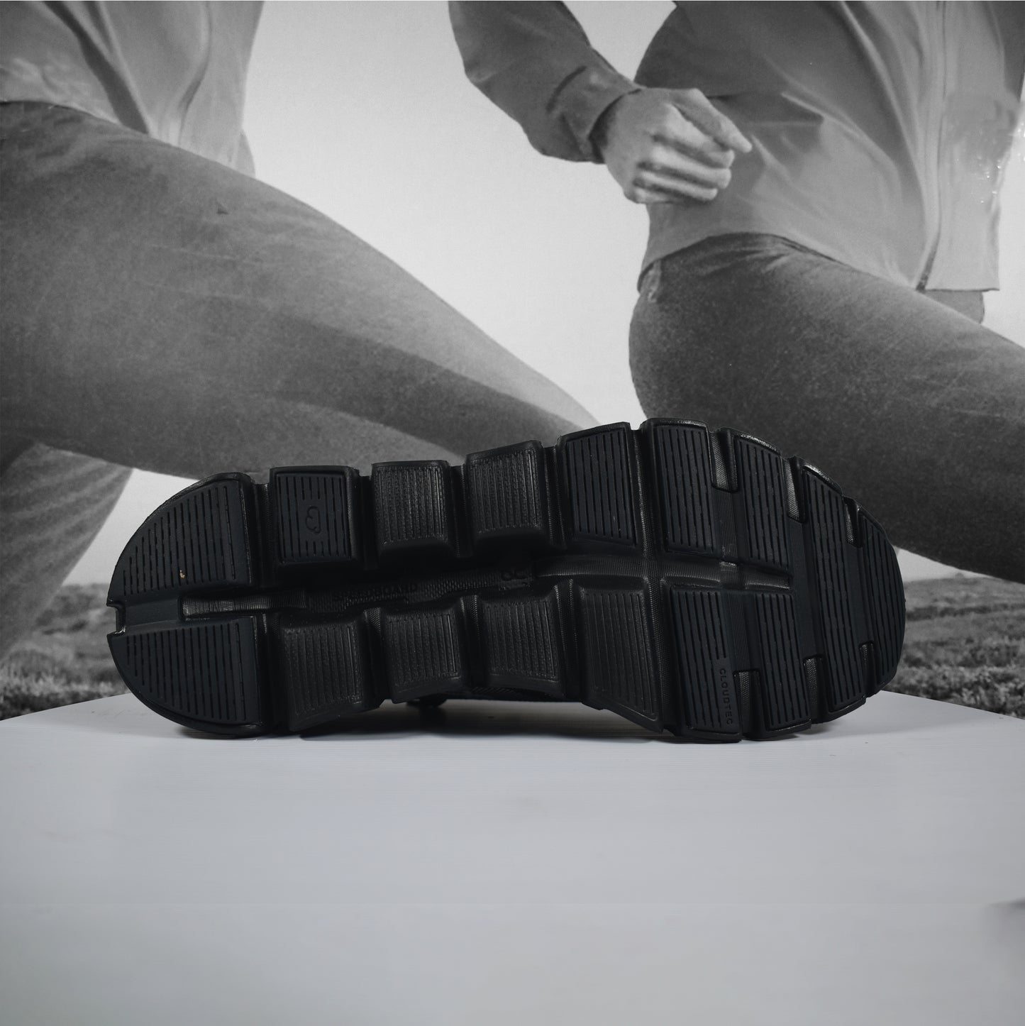 On Cloud 6 Versa Mens Running Shoe - Durban Runner Black | Eclipse / 9.5