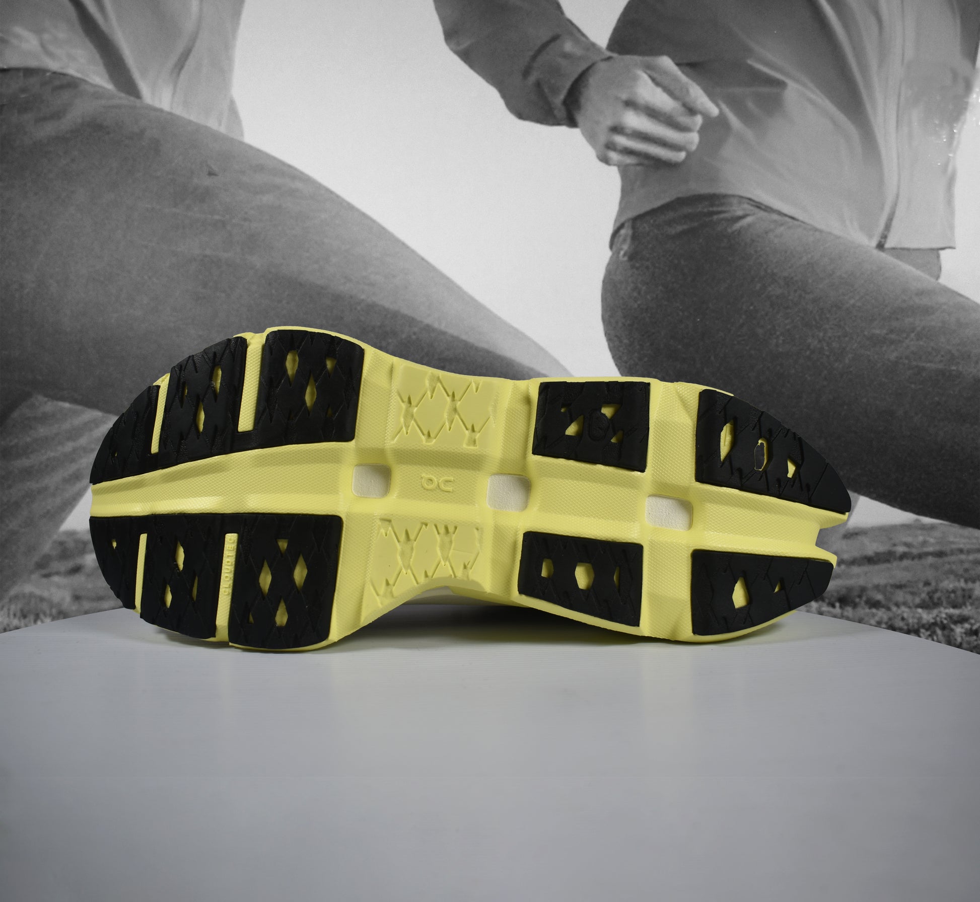 On Cloud Cloudmonster 3 Hyper Mens Road Running Shoe - Durban Runner Lily | Limelight / 9.5