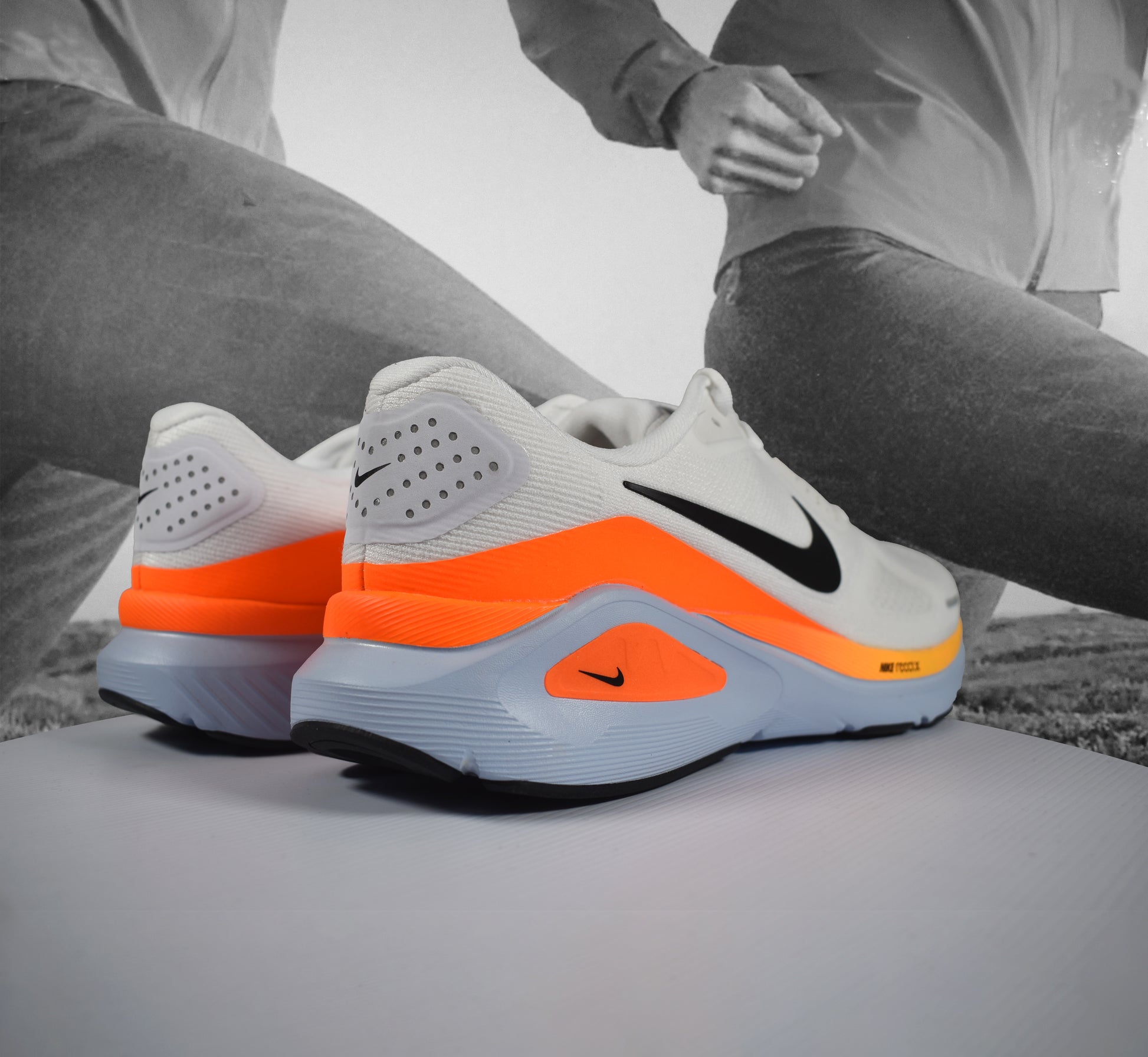 Nike Structure 26 Mens Road Running Shoe - Durban Runner WHITE/BLACK-HYDROGEN BLUE-TOTAL ORANGE / 10