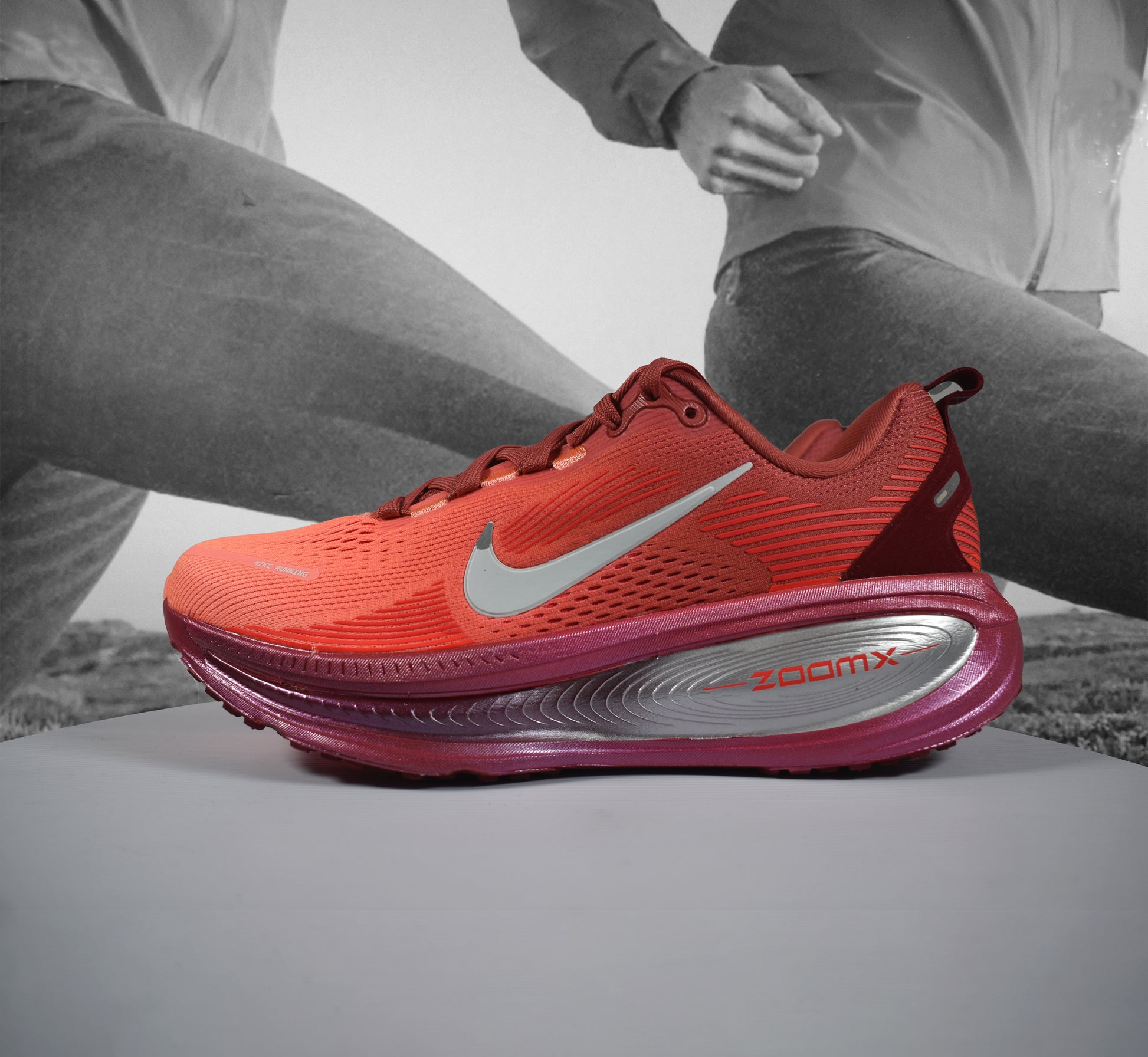 Nike VOMERO 18 SE2 Womens Running Shoes - Durban Runner LIGHT REDWOOD/BARELY GREEN / 5