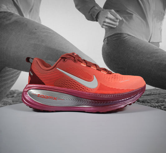 Nike VOMERO 18 SE2 Womens Running Shoes - Durban Runner LIGHT REDWOOD/BARELY GREEN / 5