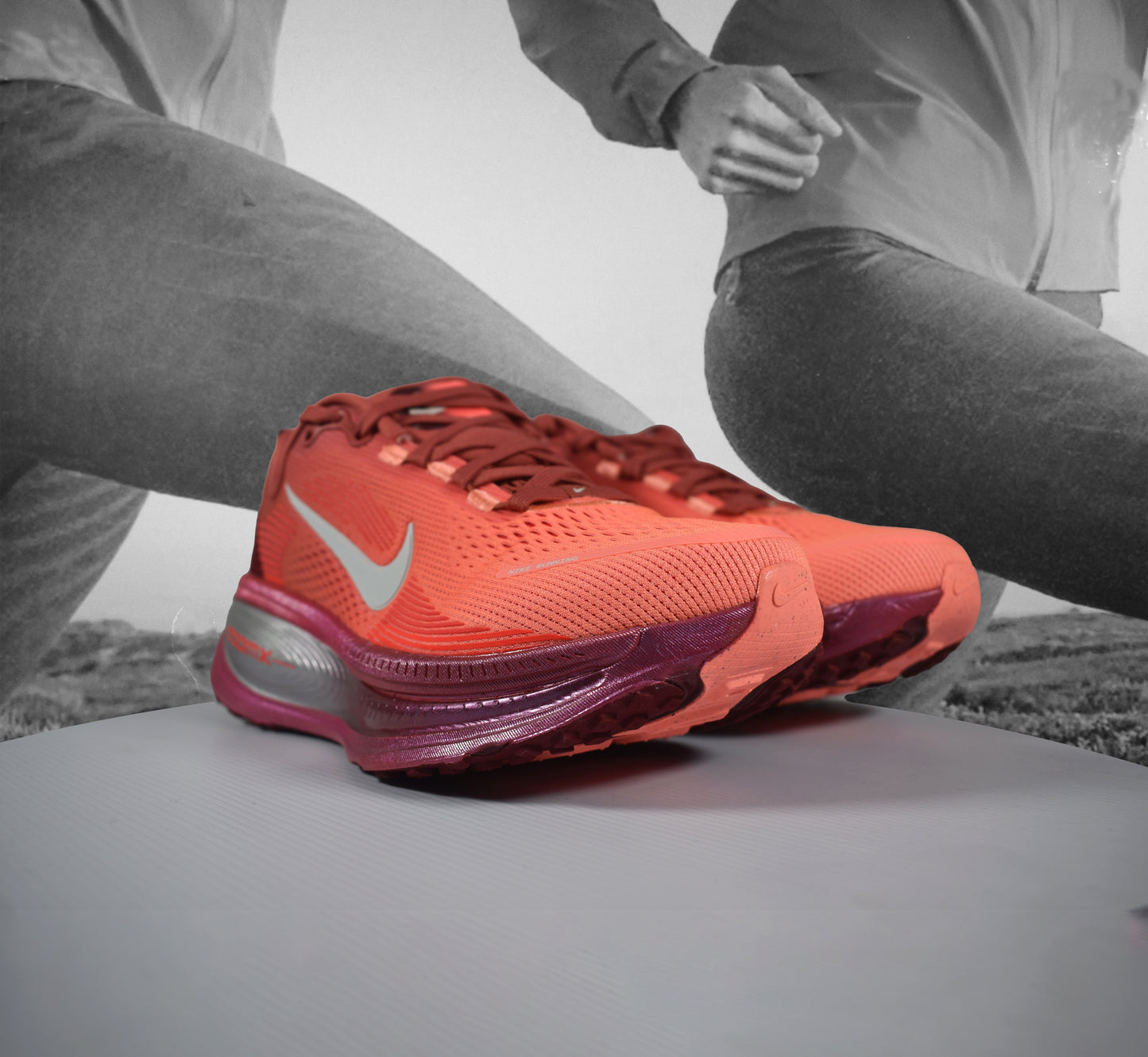Nike VOMERO 18 SE2 Womens Running Shoes - Durban Runner LIGHT REDWOOD/BARELY GREEN / 5