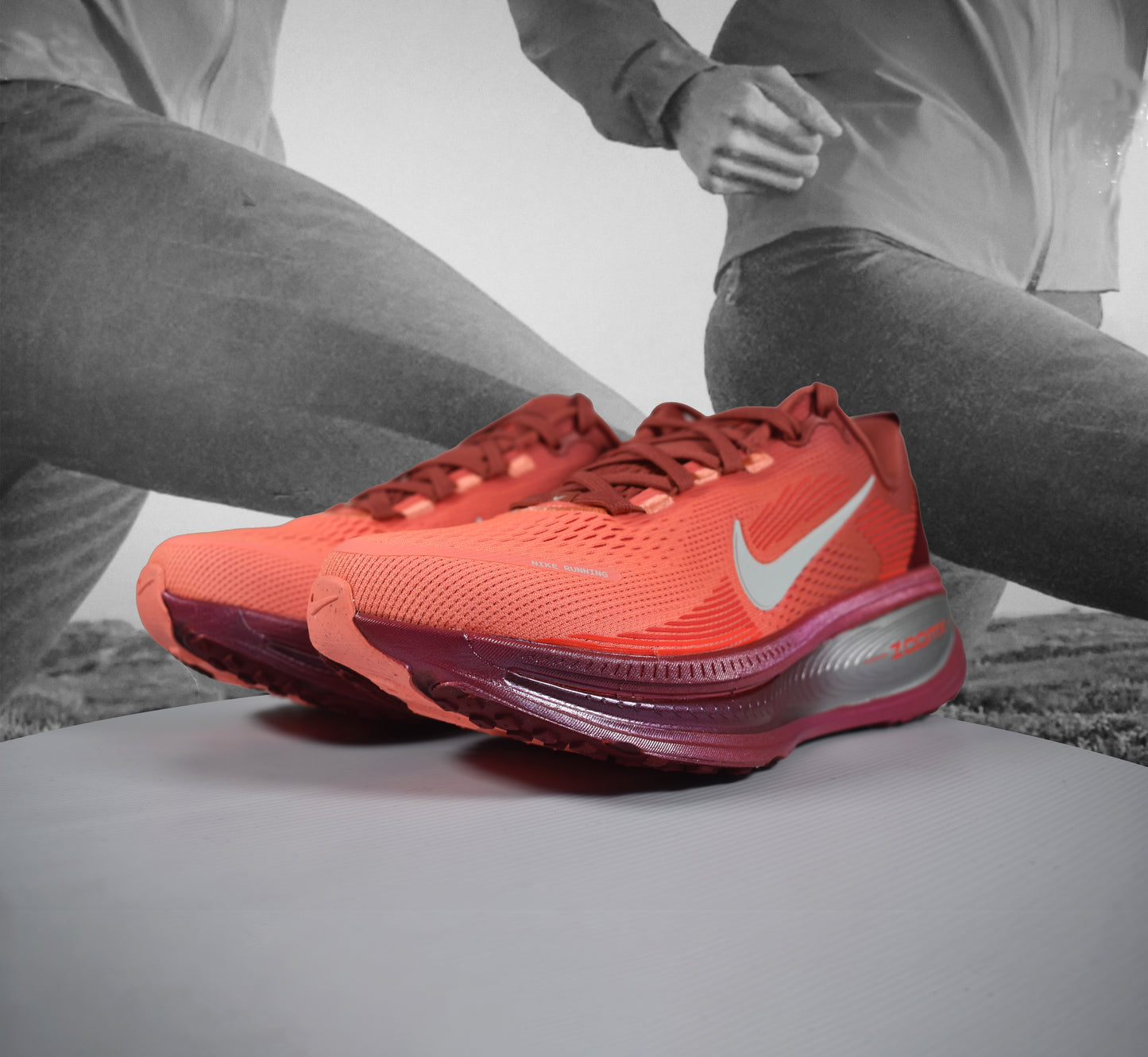 Nike VOMERO 18 SE2 Womens Running Shoes - Durban Runner LIGHT REDWOOD/BARELY GREEN / 5