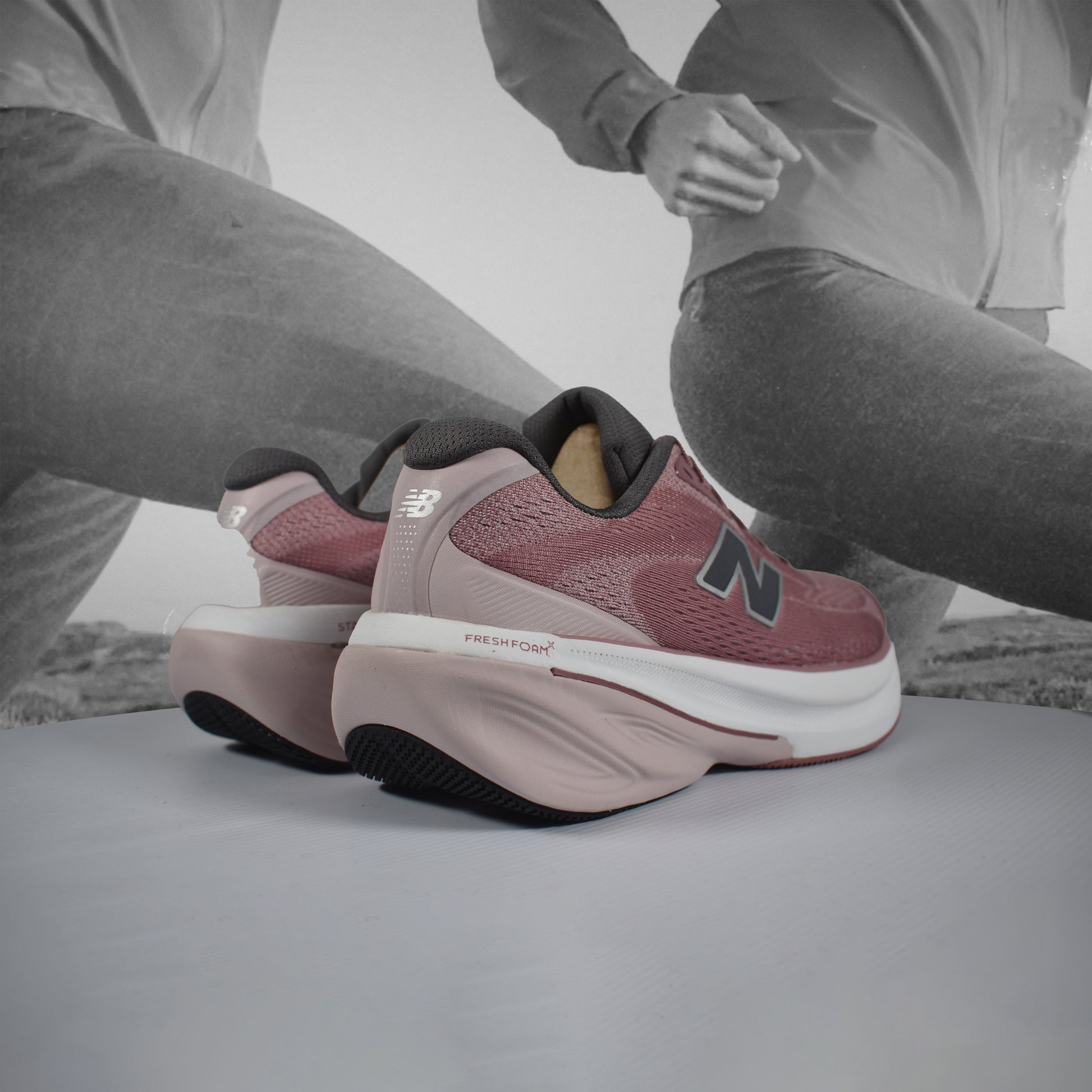 New Balance 860v14 B (NORMAL WIDTH) Womens - Durban Runner CORAL/WHITE / 5