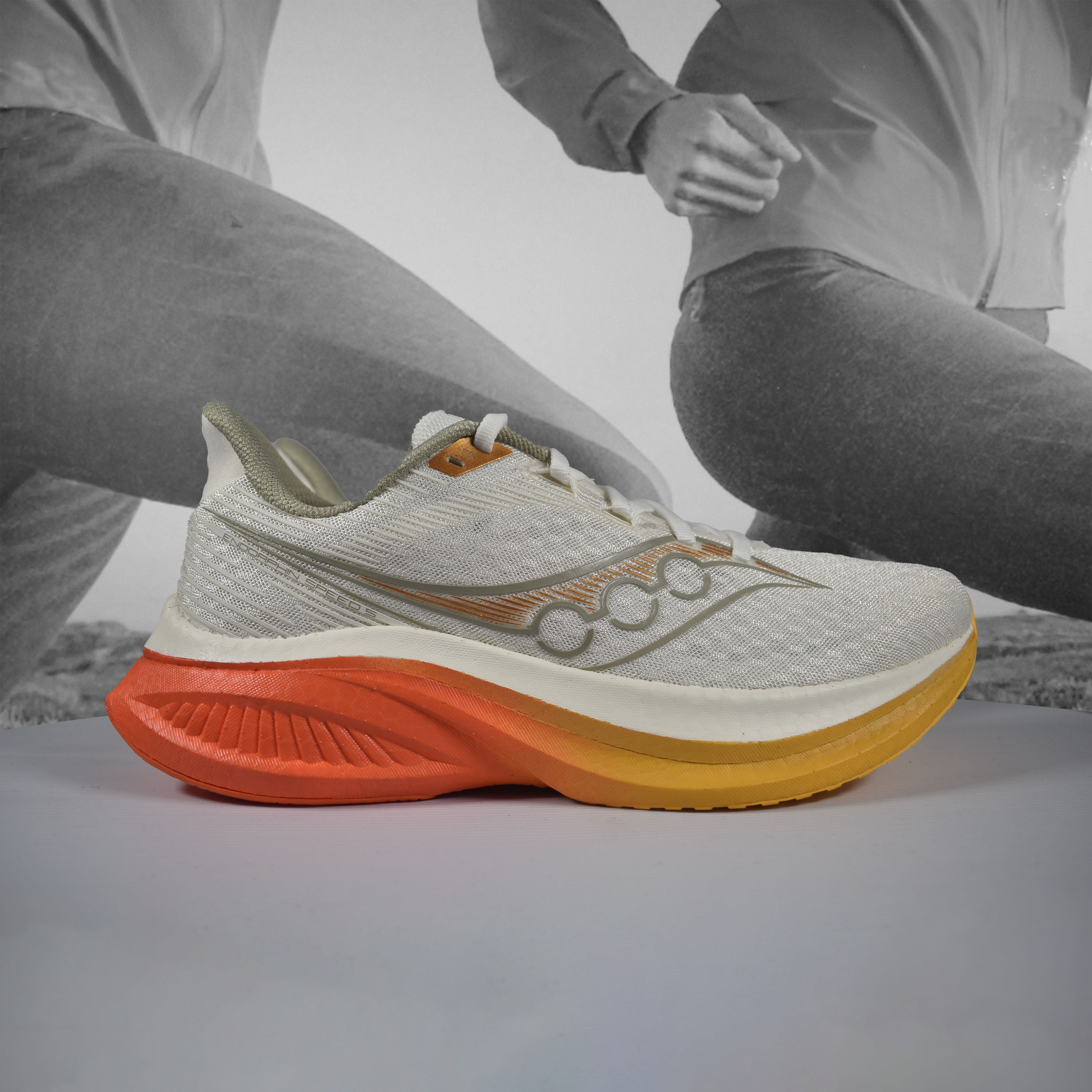 Saucony ENDORPHIN SPEED 5 Mens Running Shoes - Durban Runner IVORY/FIRE / 7.5