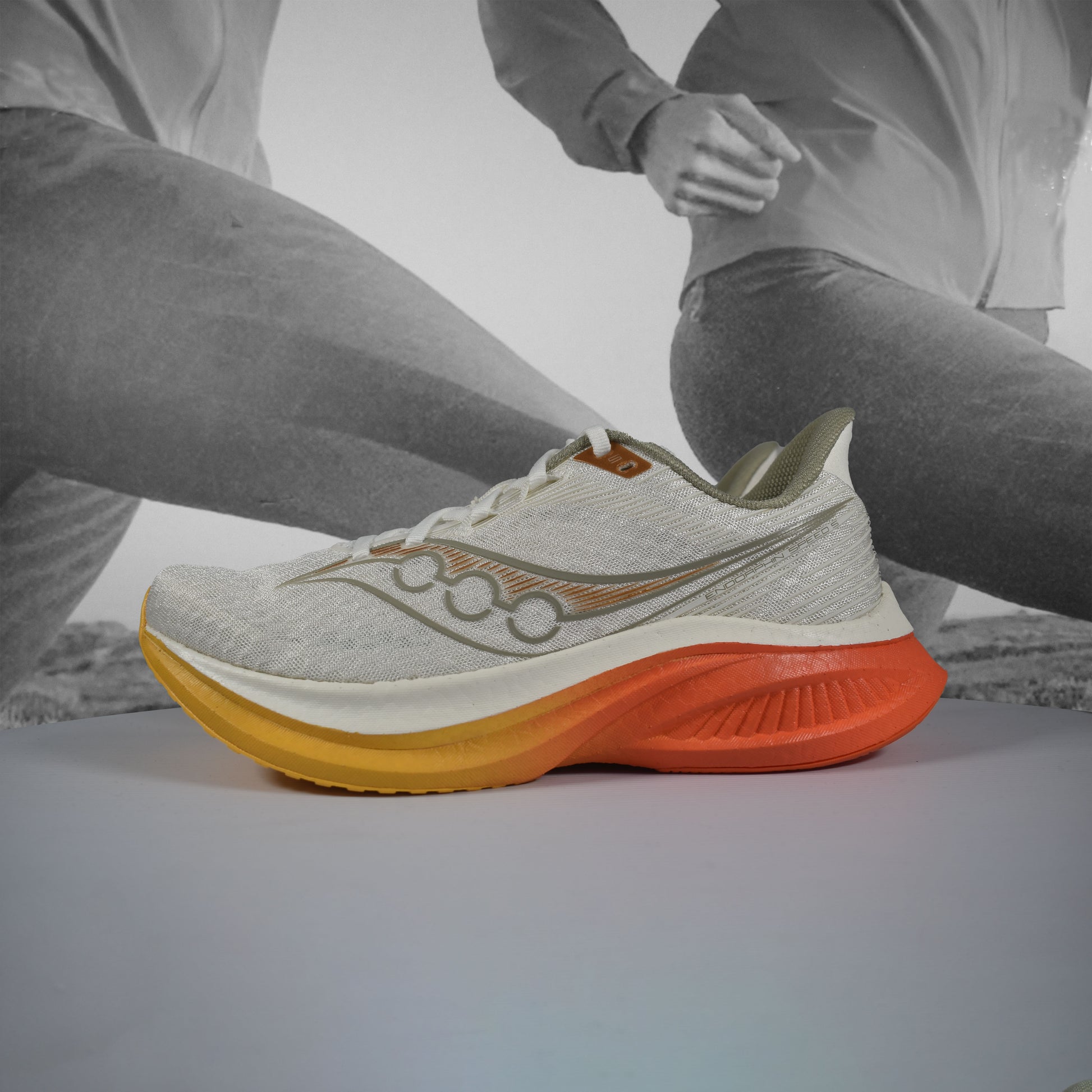 Saucony ENDORPHIN SPEED 5 Mens Running Shoes - Durban Runner IVORY/FIRE / 7.5