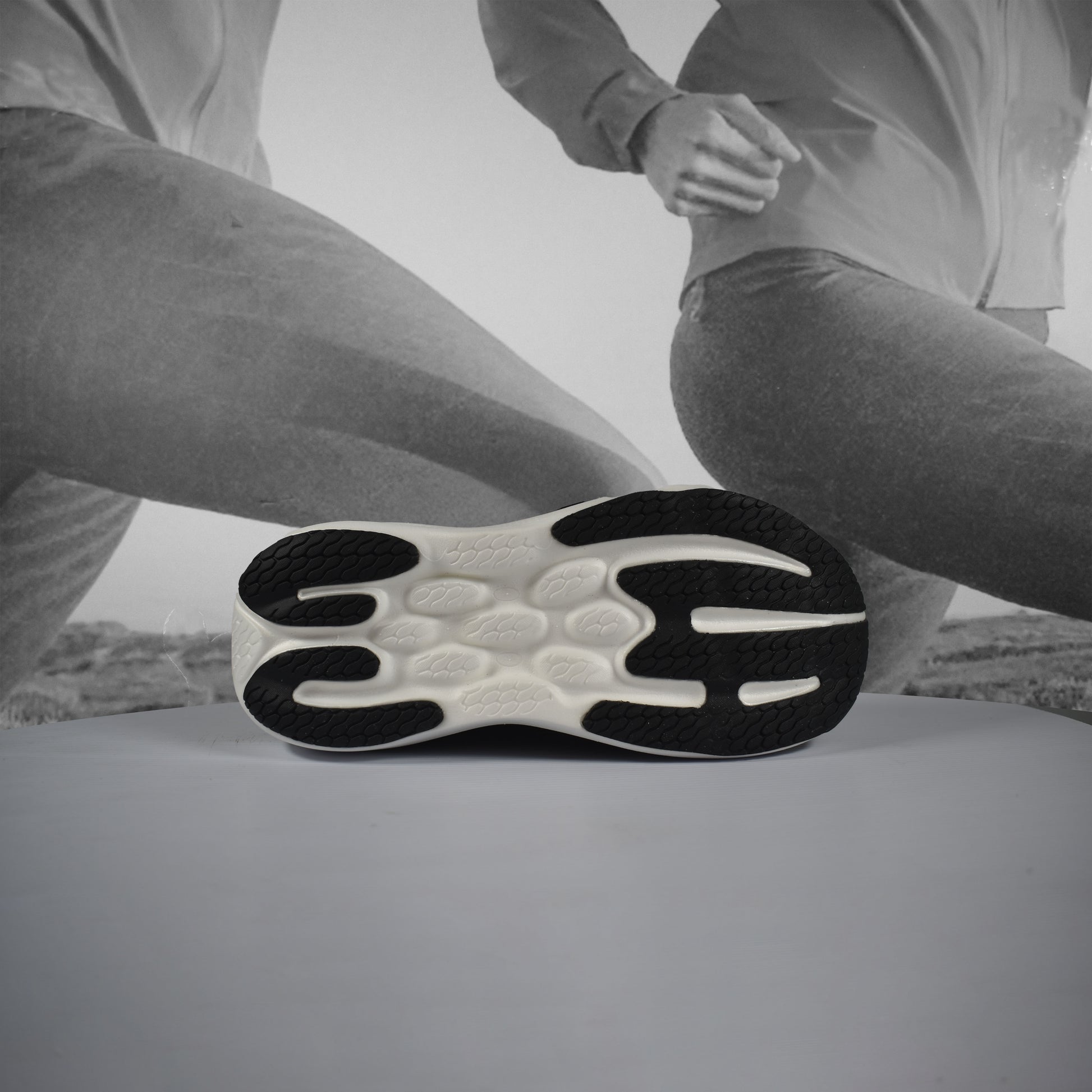 New Balance 1080 V15 Womens D Running Shoes (Wide Width) - Durban Runner 4 / Black White