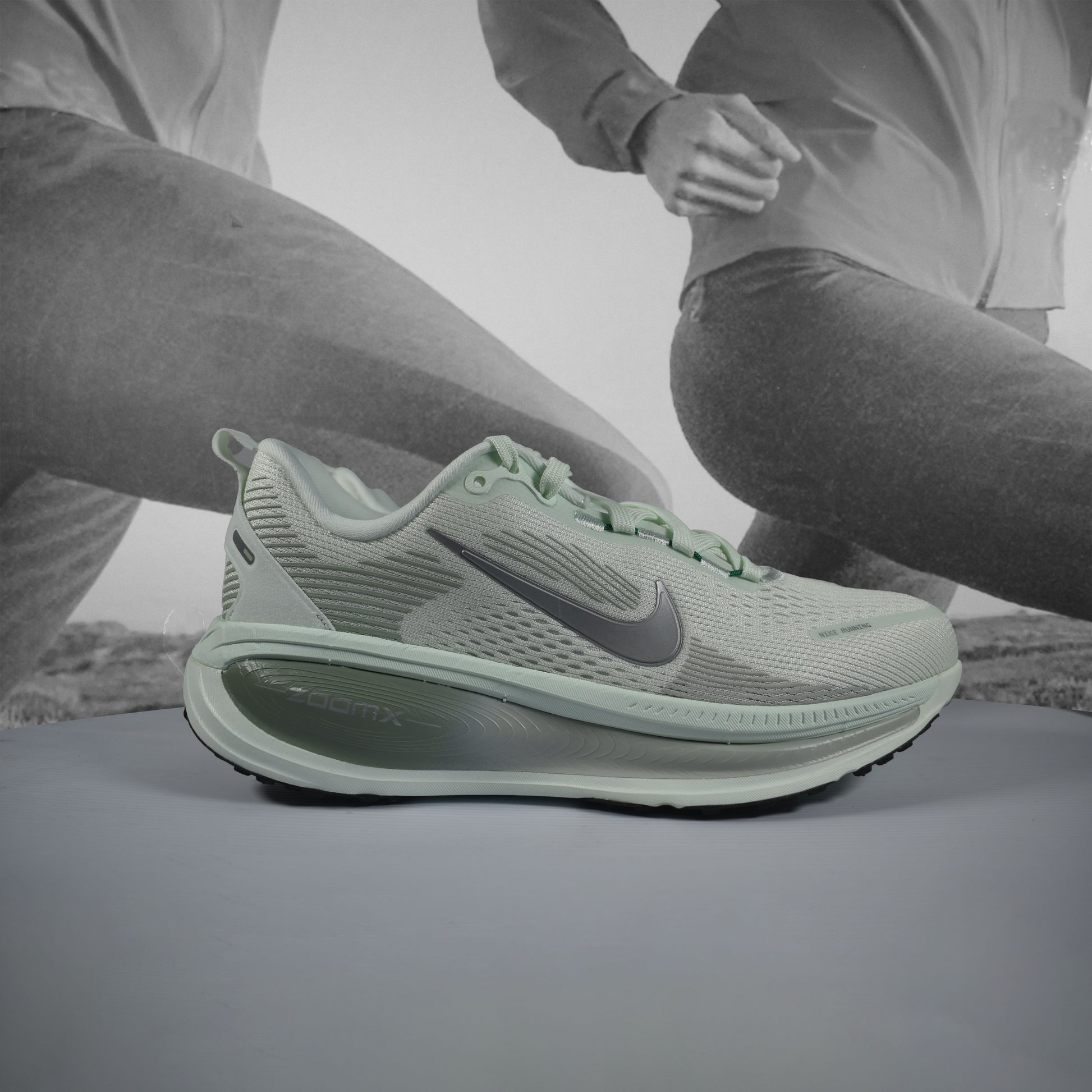 Nike Vomero 18 Womens Running Shoes - Durban Runner BARELY GREEN/METALLIC SILVER-STEAM / 8.5