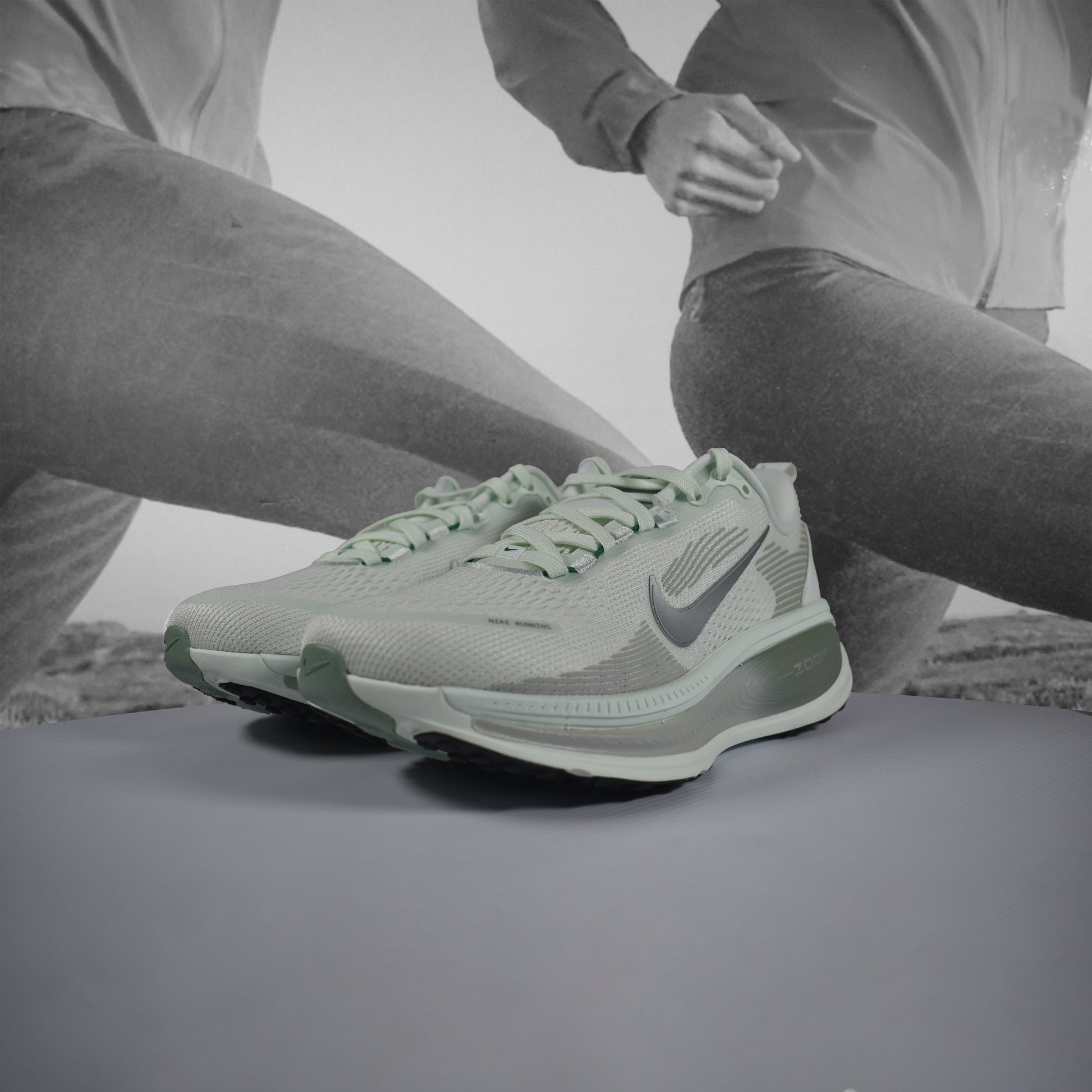 Nike Vomero 18 Womens Running Shoes - Durban Runner BARELY GREEN/METALLIC SILVER-STEAM / 8.5