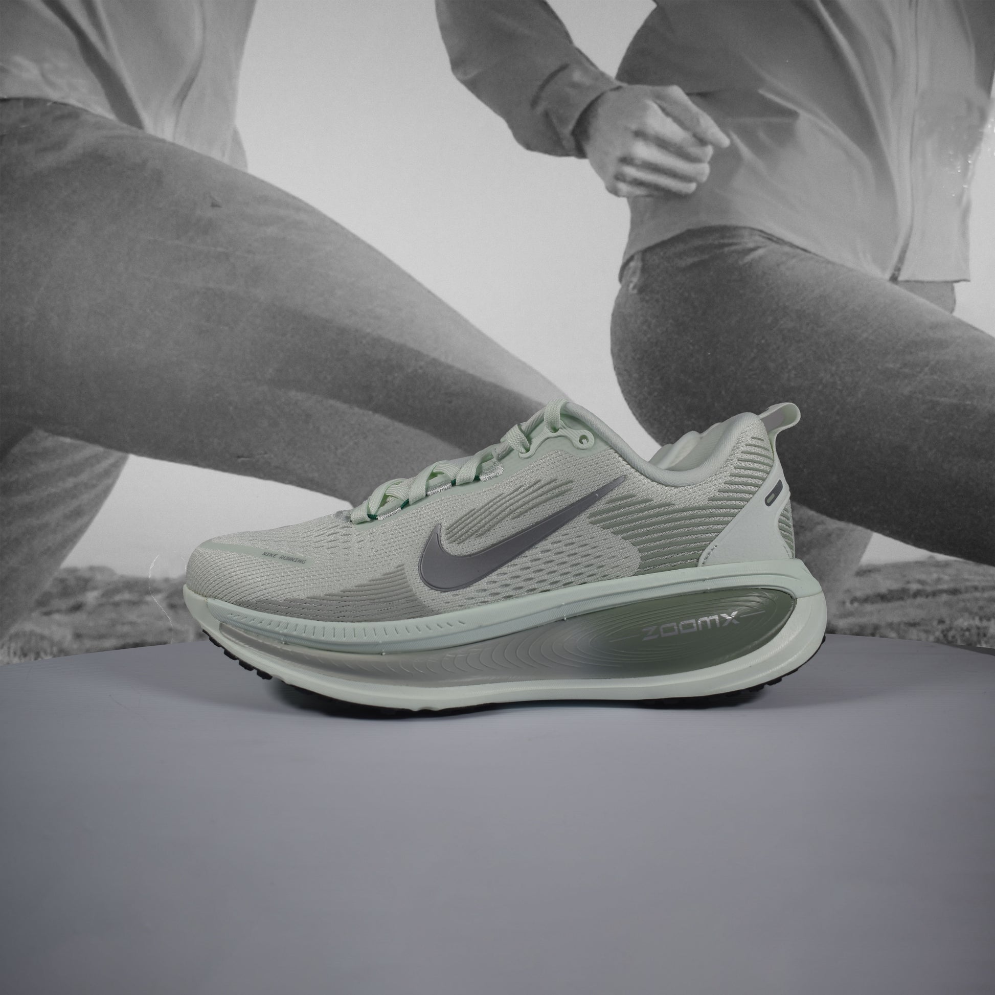 Nike Vomero 18 Womens Running Shoes - Durban Runner BARELY GREEN/METALLIC SILVER-STEAM / 8.5
