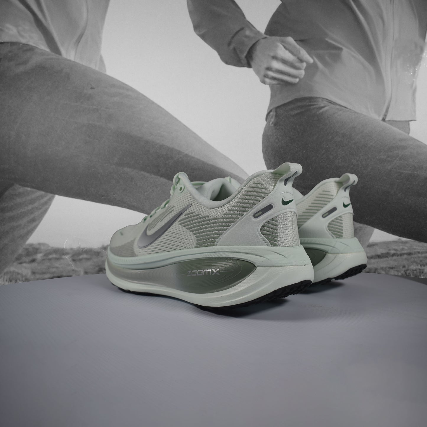 Nike Vomero 18 Womens Running Shoes - Durban Runner BARELY GREEN/METALLIC SILVER-STEAM / 8.5