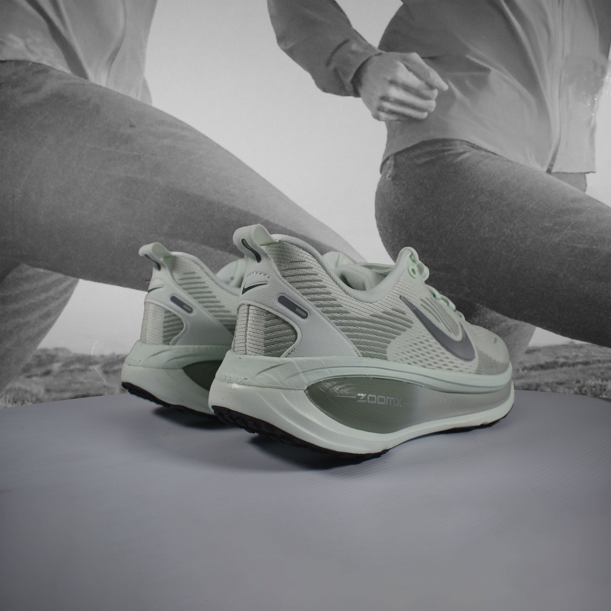 Nike Vomero 18 Womens Running Shoes - Durban Runner BARELY GREEN/METALLIC SILVER-STEAM / 8.5