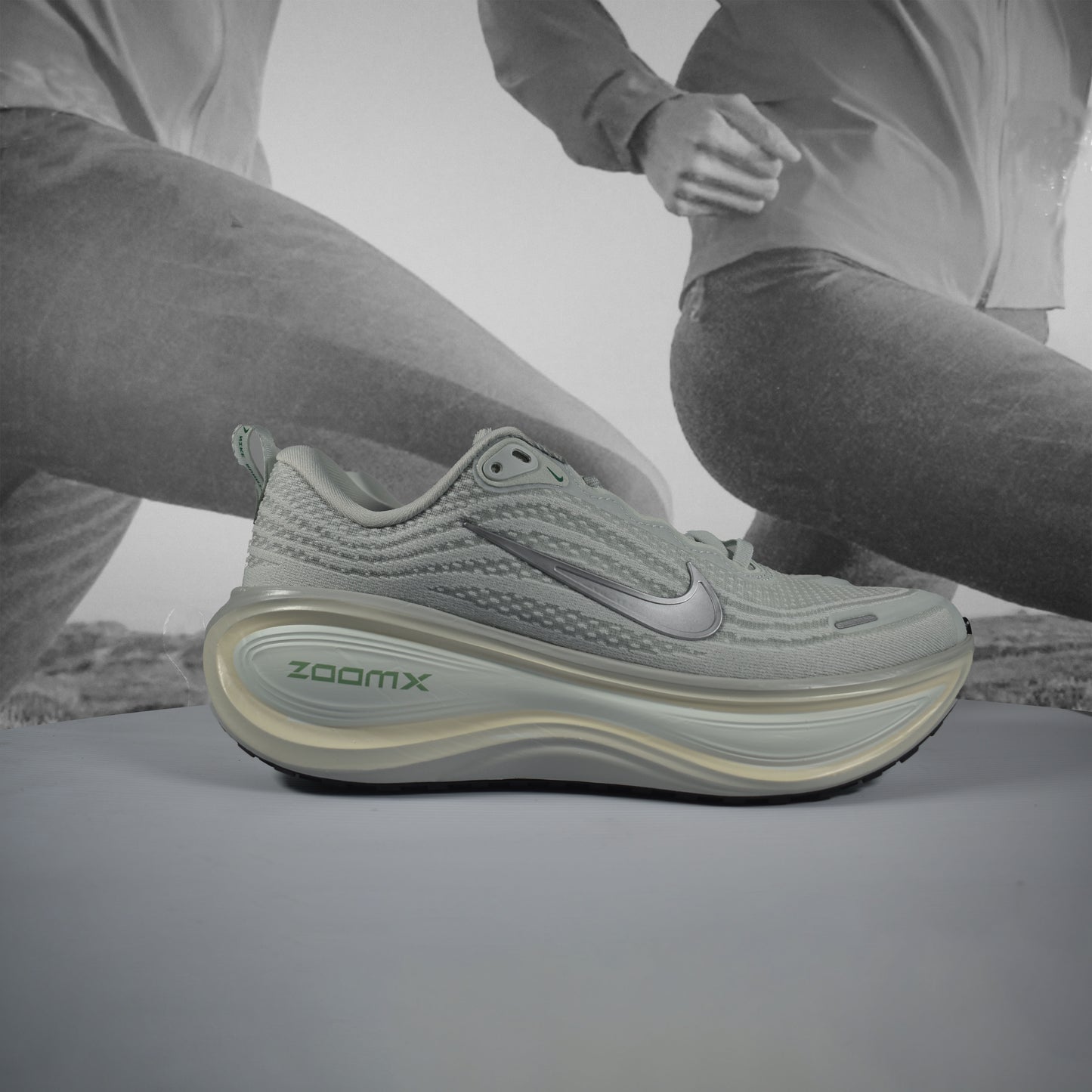 Nike Vomero Plus Womens Running Shoes - Durban Runner LIGHT SILVER/METALLIC SILVER / 5.5