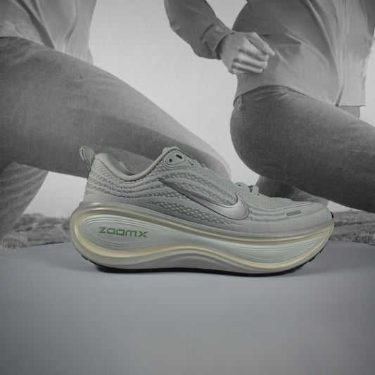 Nike Vomero Plus Mens Running Shoes