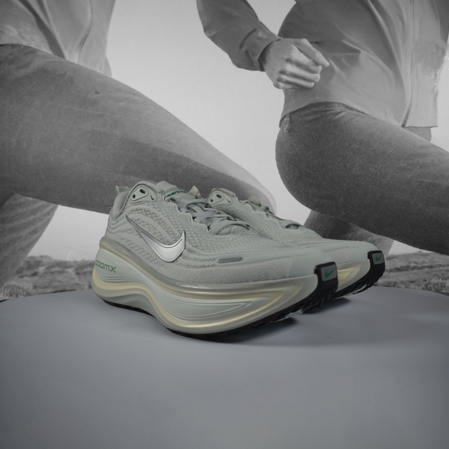 Nike Vomero Plus Womens Running Shoes - Durban Runner LIGHT SILVER/METALLIC SILVER / 5.5