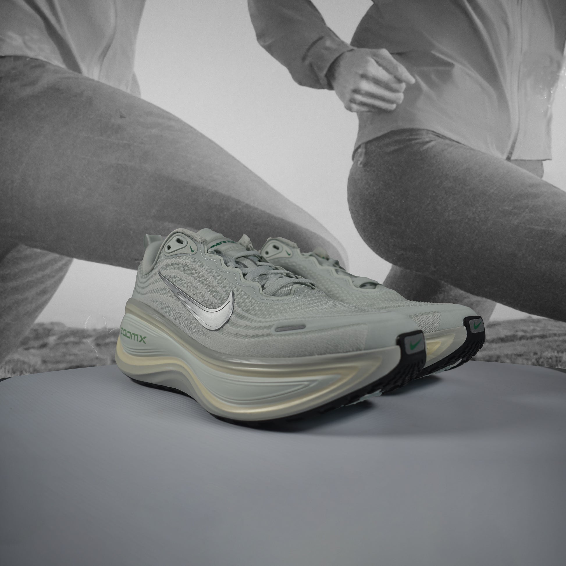 Nike Vomero Plus Womens Running Shoes - Durban Runner LIGHT SILVER/METALLIC SILVER / 5.5