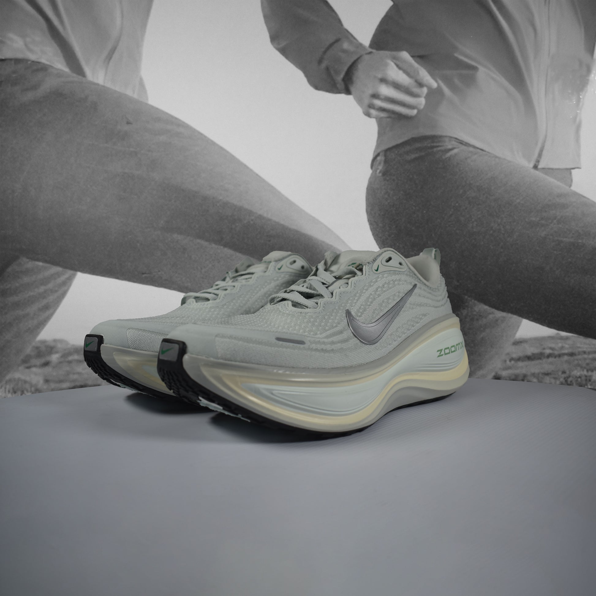 Nike Vomero Plus Womens Running Shoes - Durban Runner LIGHT SILVER/METALLIC SILVER / 5.5
