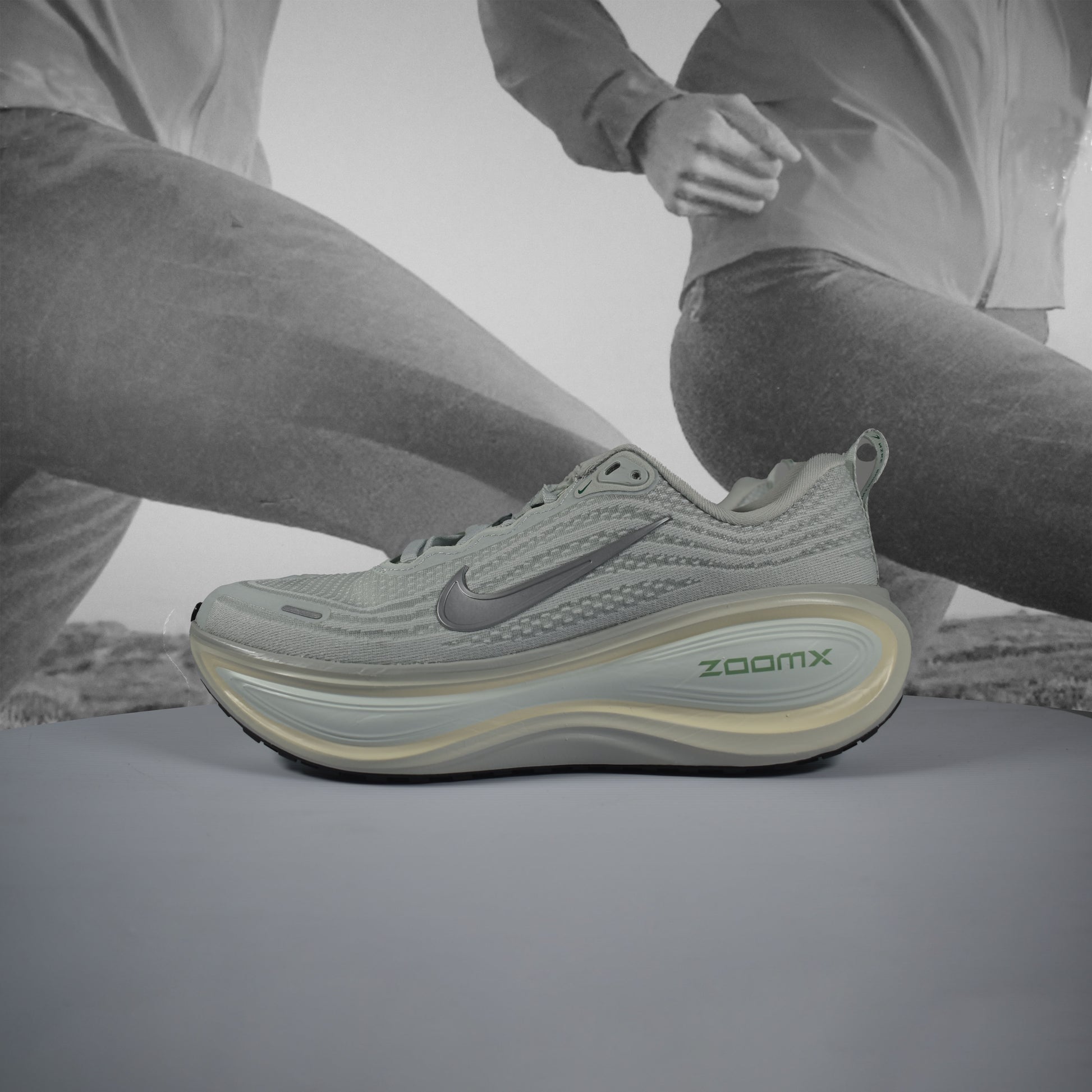 Nike Vomero Plus Womens Running Shoes - Durban Runner LIGHT SILVER/METALLIC SILVER / 5.5