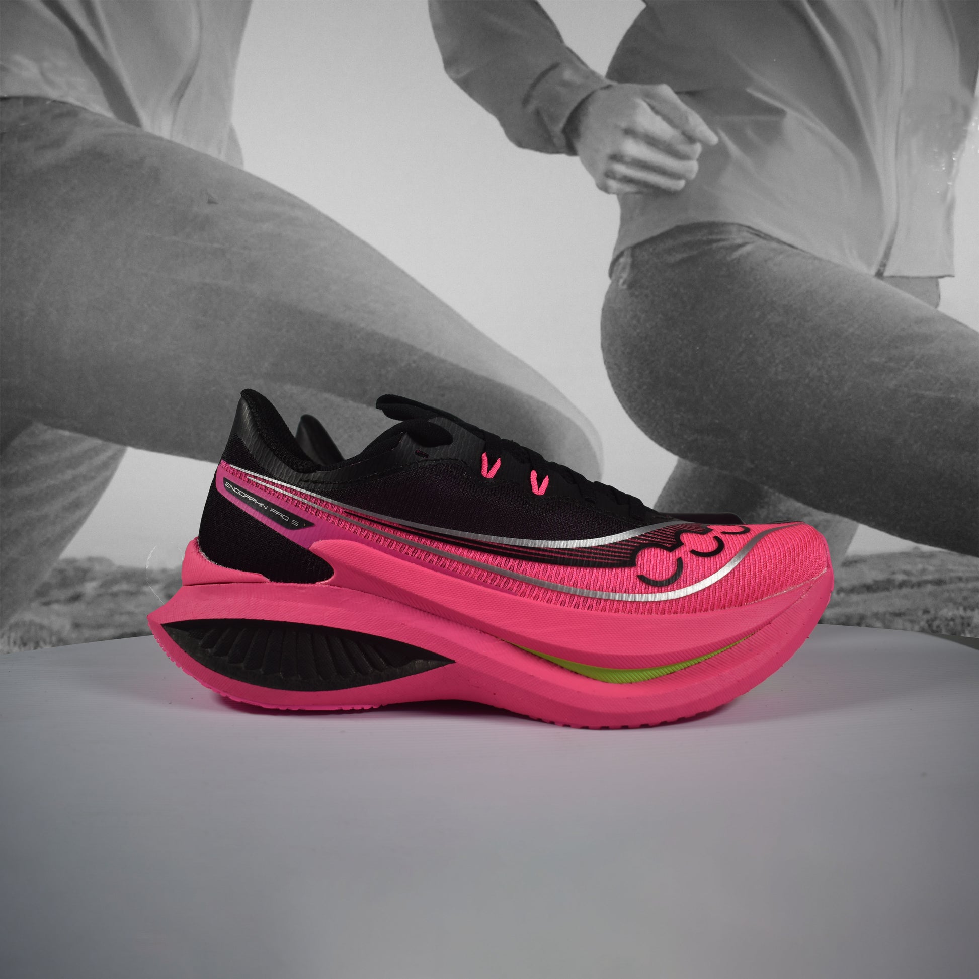 Saucony Endorphin Pro 5 Womens Running Shoes - Durban Runner BLACK/SHOCK / 5