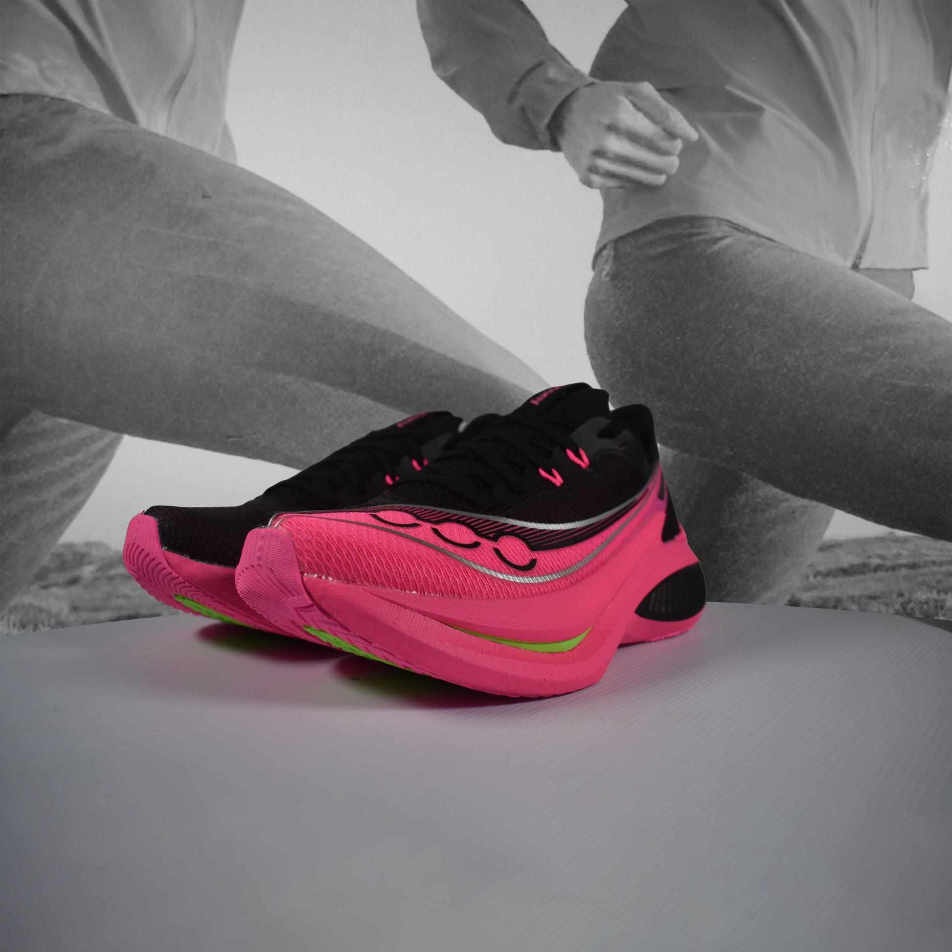 Saucony Endorphin Pro 5 Womens Running Shoes - Durban Runner BLACK/SHOCK / 5