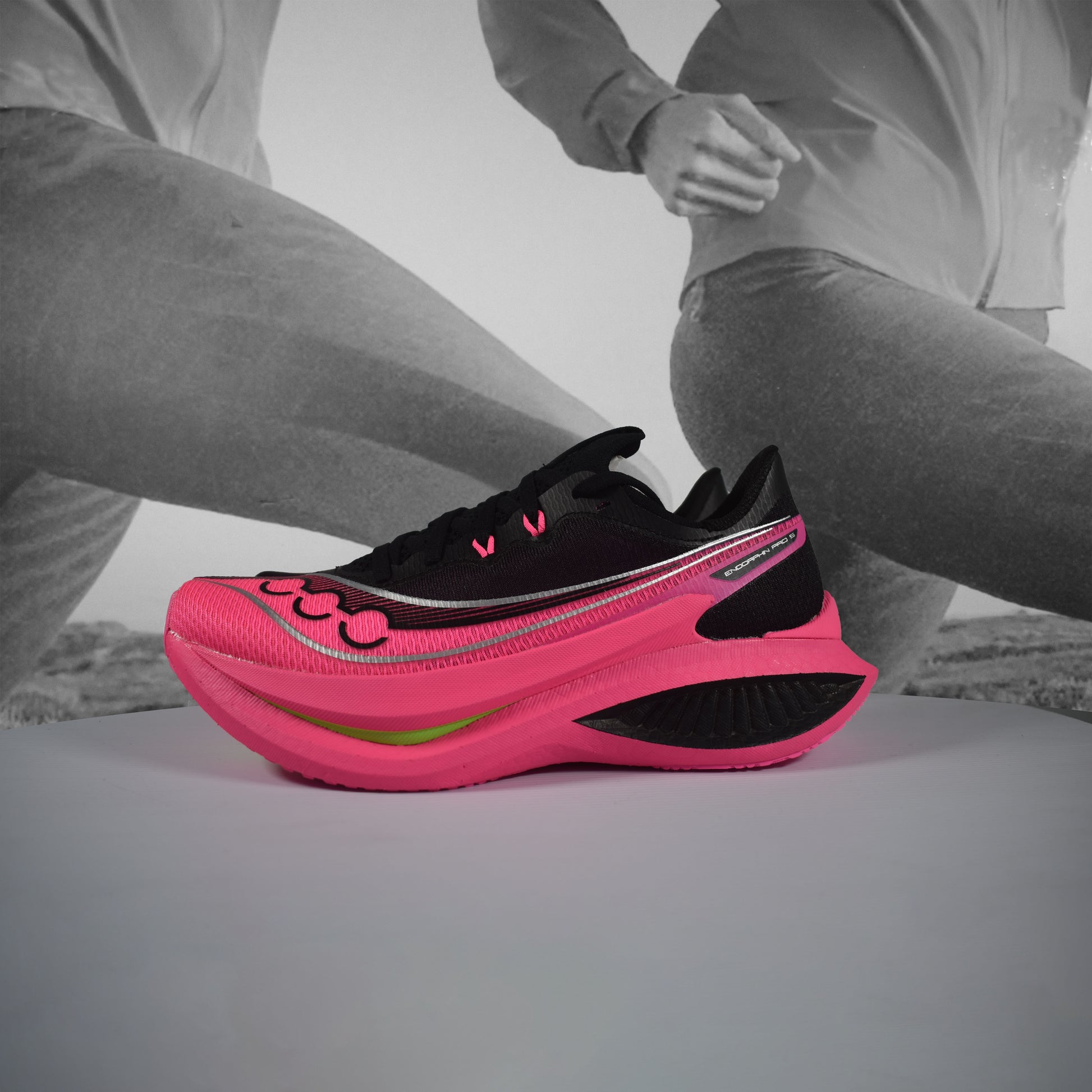 Saucony Endorphin Pro 5 Womens Running Shoes - Durban Runner BLACK/SHOCK / 5
