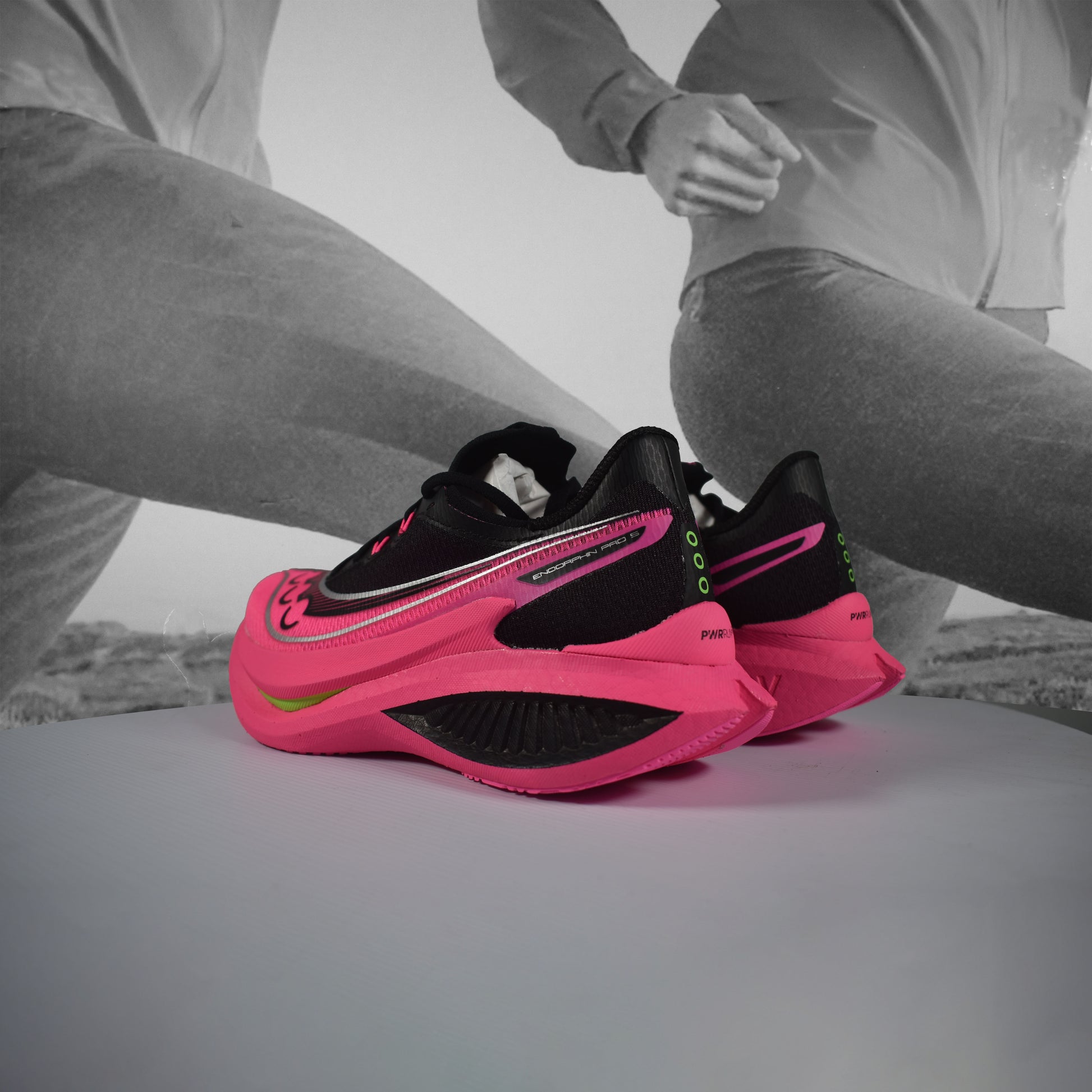 Saucony Endorphin Pro 5 Womens Running Shoes - Durban Runner BLACK/SHOCK / 5