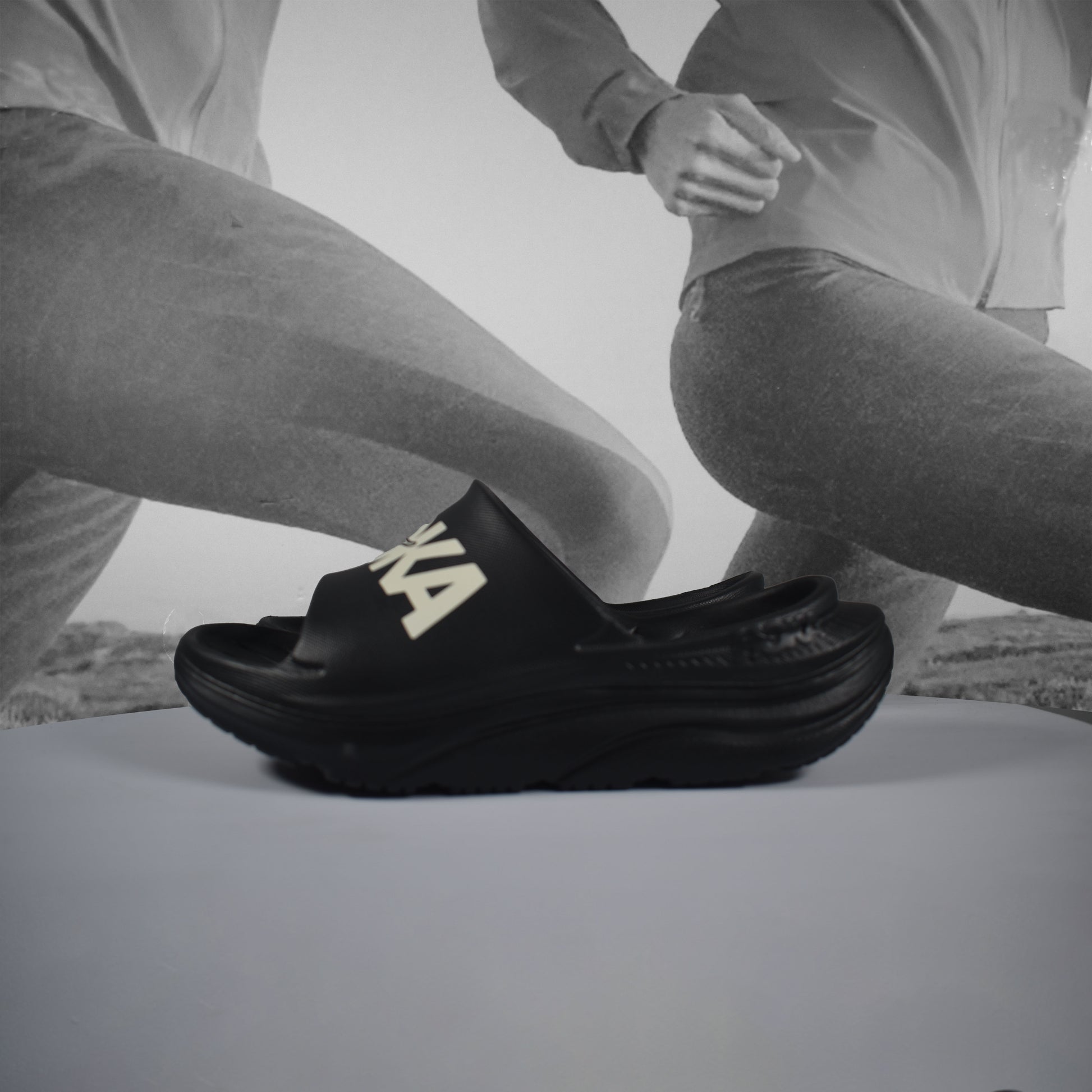 Hoka ORA Athletic Slide Unisex - Durban Runner BLACK/WHITE / 4.5