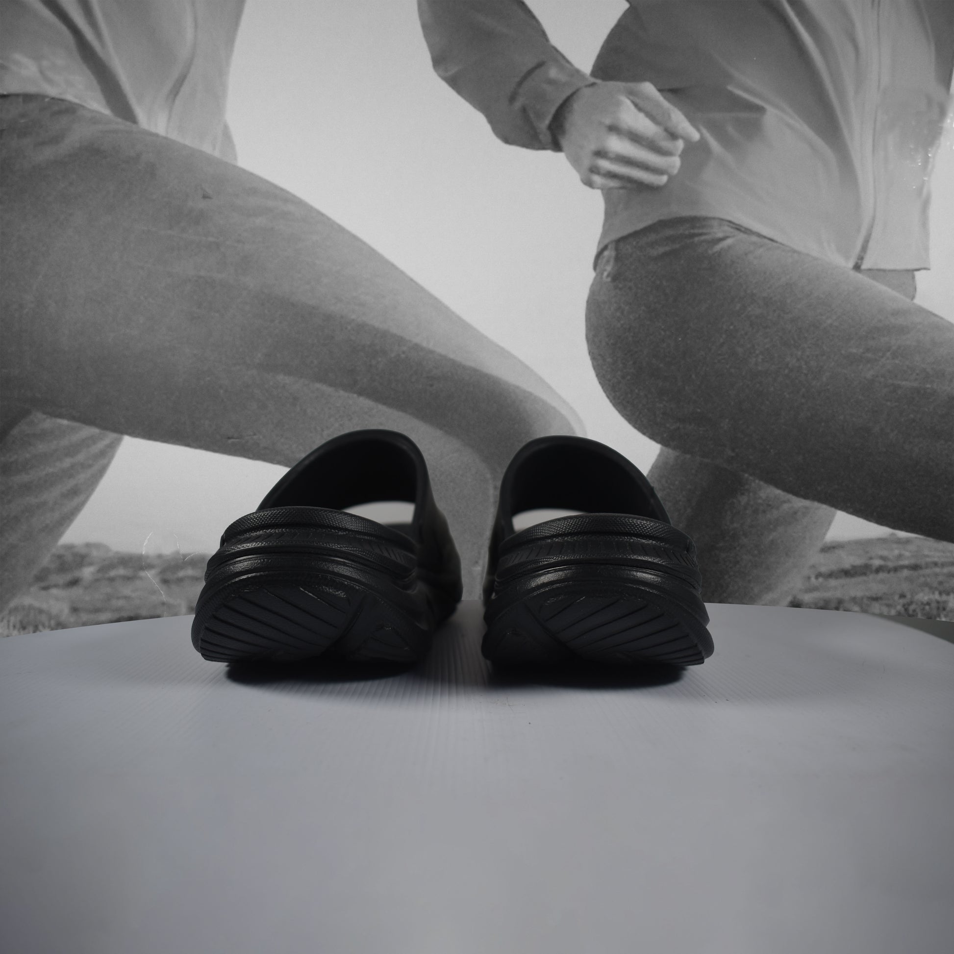 Hoka ORA Athletic Slide Unisex - Durban Runner BLACK/WHITE / 4.5