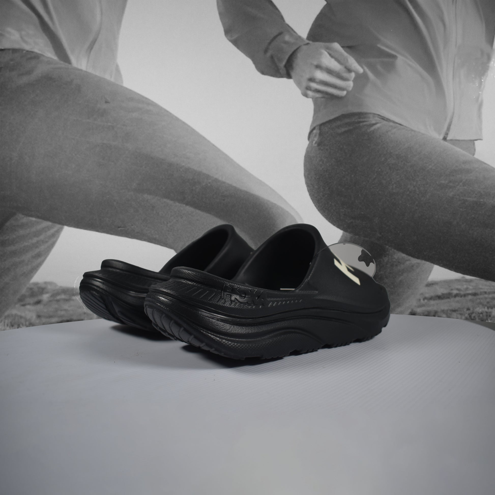 Hoka ORA Athletic Slide Unisex - Durban Runner BLACK/WHITE / 4.5