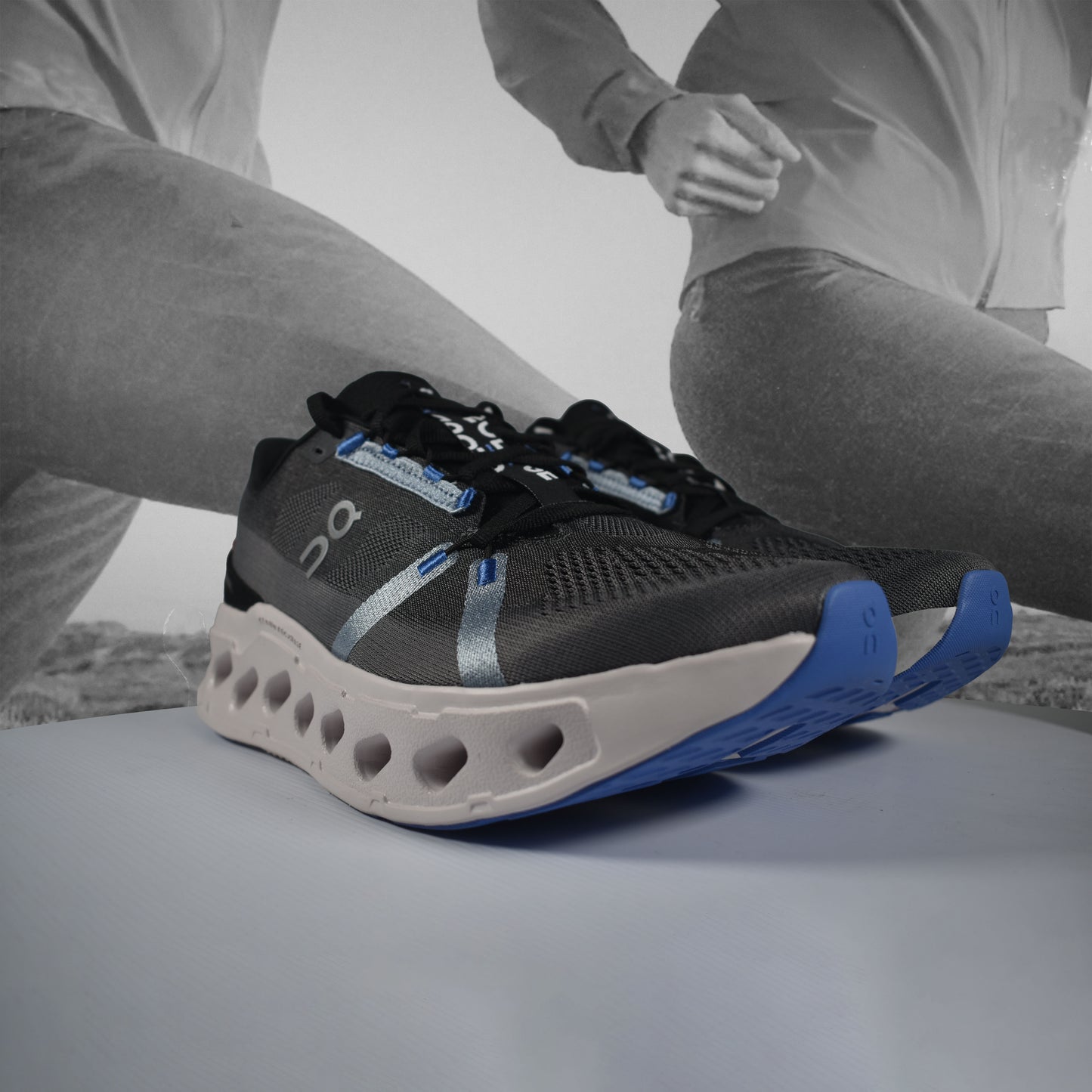 On Cloud Eclipse Mens Running Shoes - Durban Runner 4.5 / Black/Frost