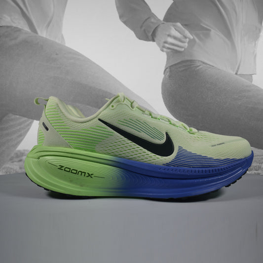 Nike VOMERO 18 Mens Neutral Running Shoes - Durban Runner UK7.5 / WHITE/BLACK SPRUCE VOLT