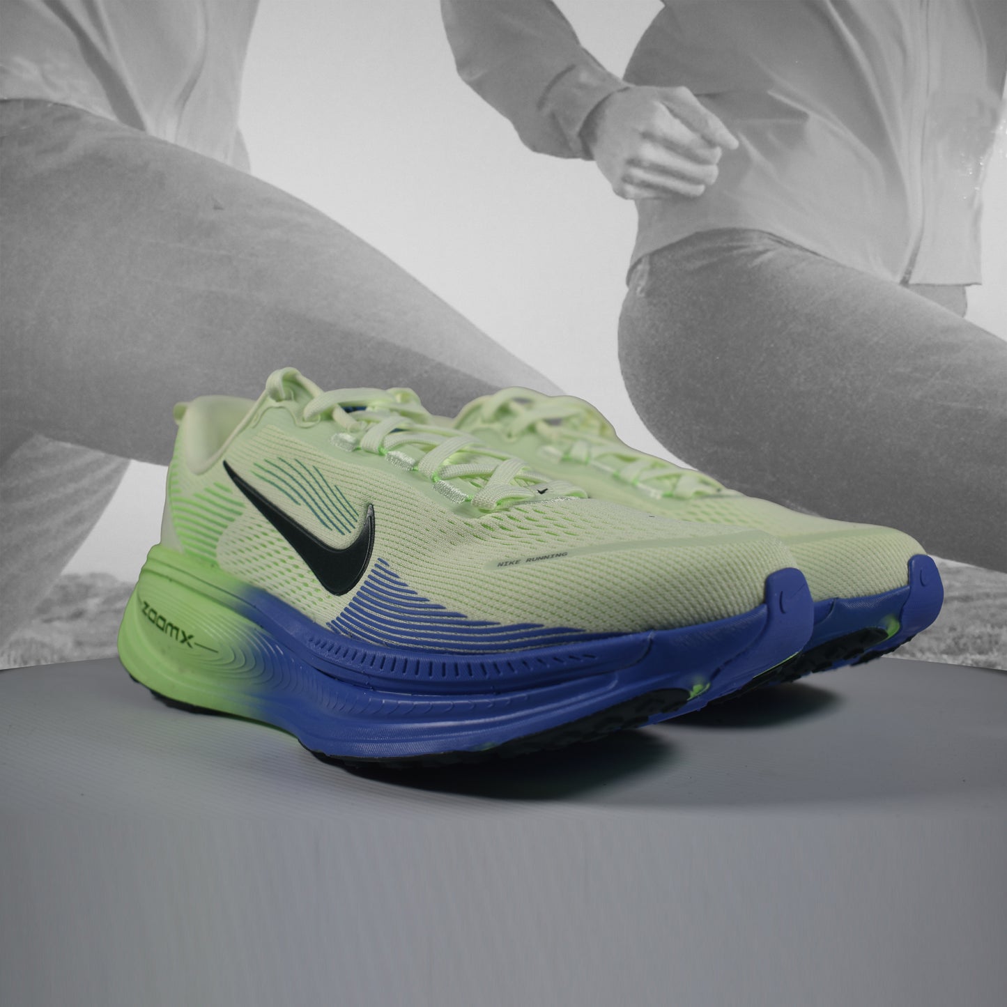Nike VOMERO 18 Mens Neutral Running Shoes - Durban Runner UK7.5 / WHITE/BLACK SPRUCE VOLT