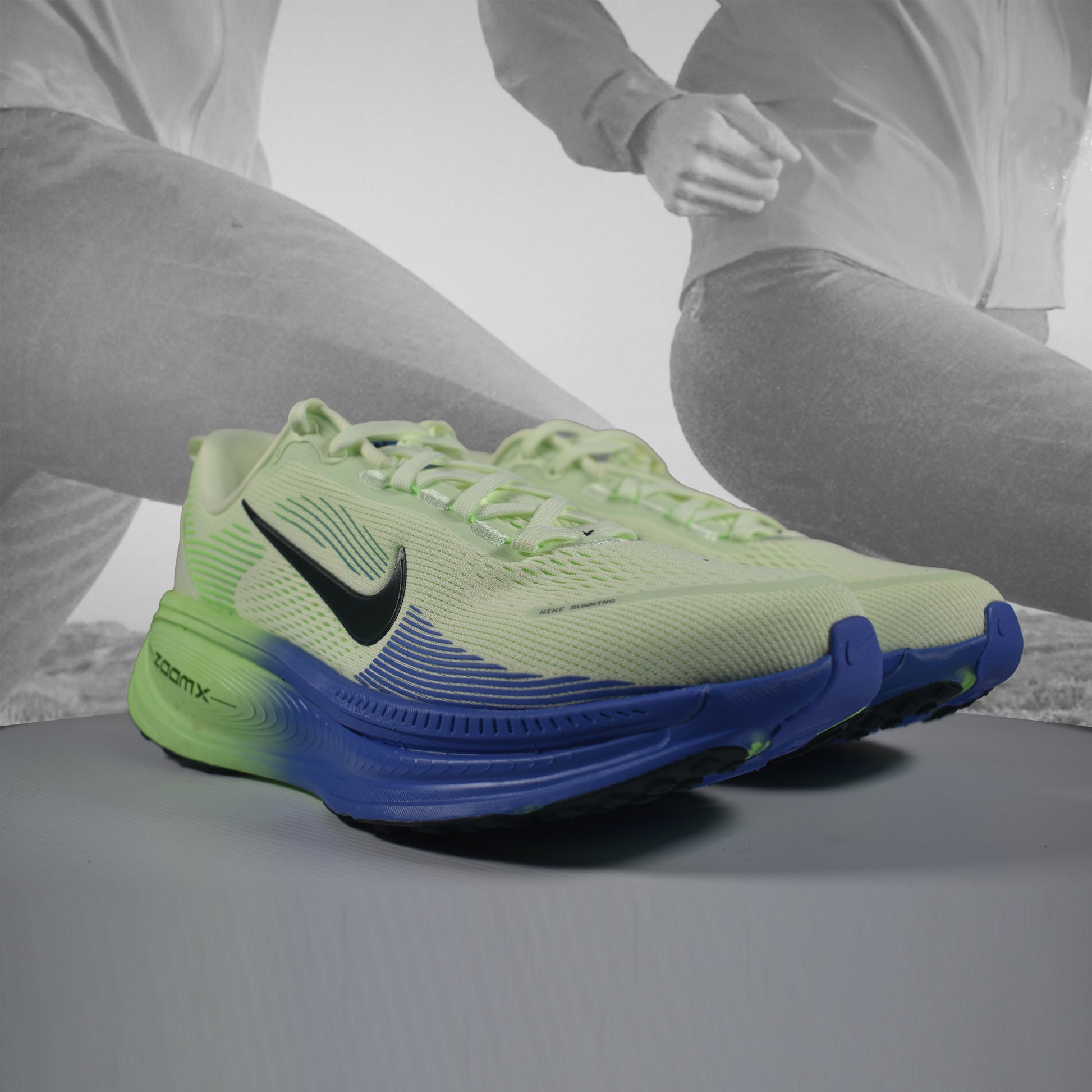 Nike VOMERO 18 Mens Neutral Running Shoes - Durban Runner UK7.5 / WHITE/BLACK SPRUCE VOLT