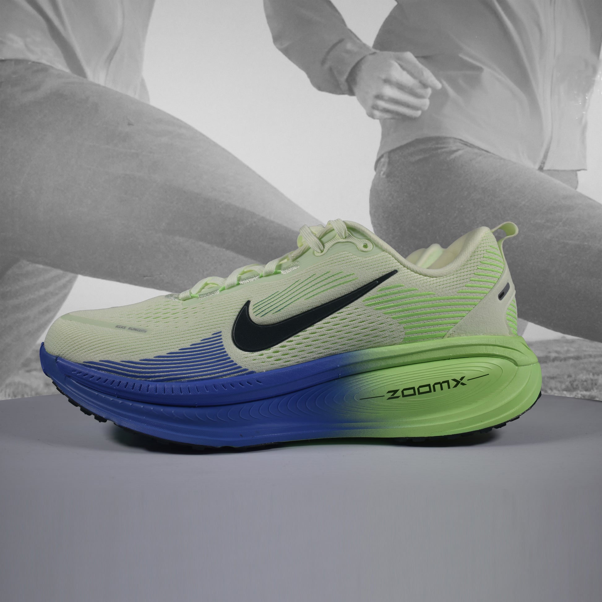 Nike VOMERO 18 Mens Neutral Running Shoes - Durban Runner UK7.5 / WHITE/BLACK SPRUCE VOLT