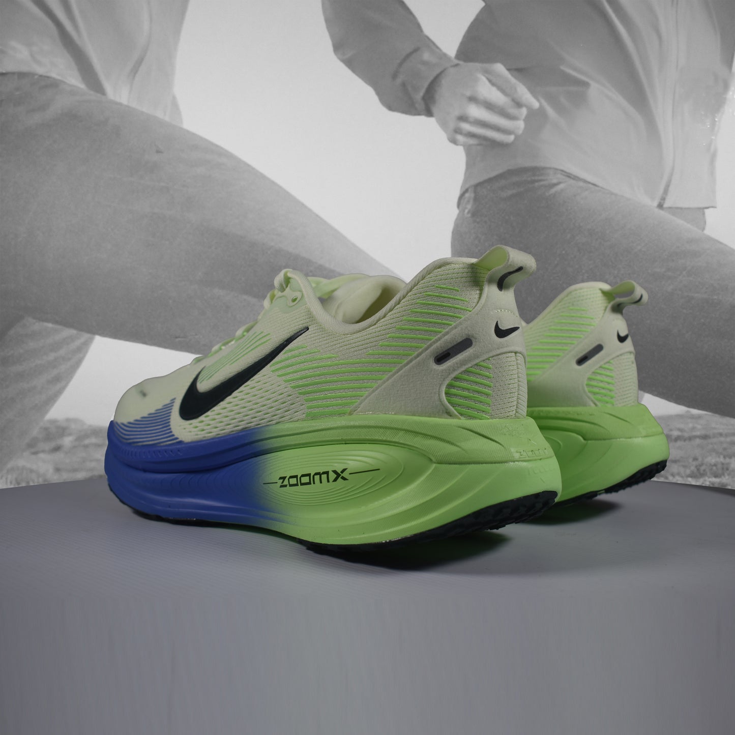 Nike VOMERO 18 Mens Neutral Running Shoes - Durban Runner UK7.5 / WHITE/BLACK SPRUCE VOLT